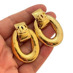 Vtg CHANEL CC logo Made in France gold door knocker clip on earrings