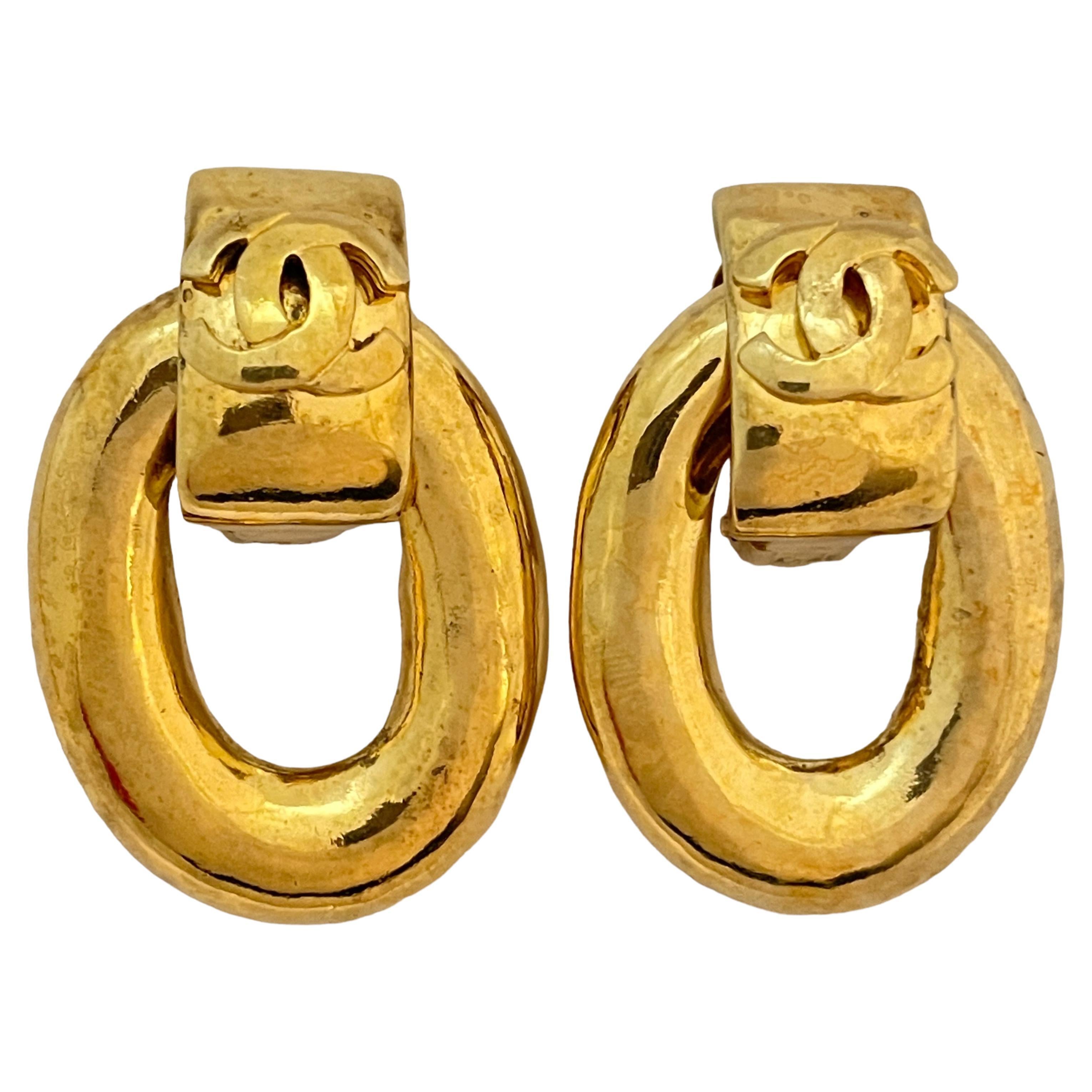 Vtg CHANEL CC logo Made in France gold door knocker clip on earrings For Sale