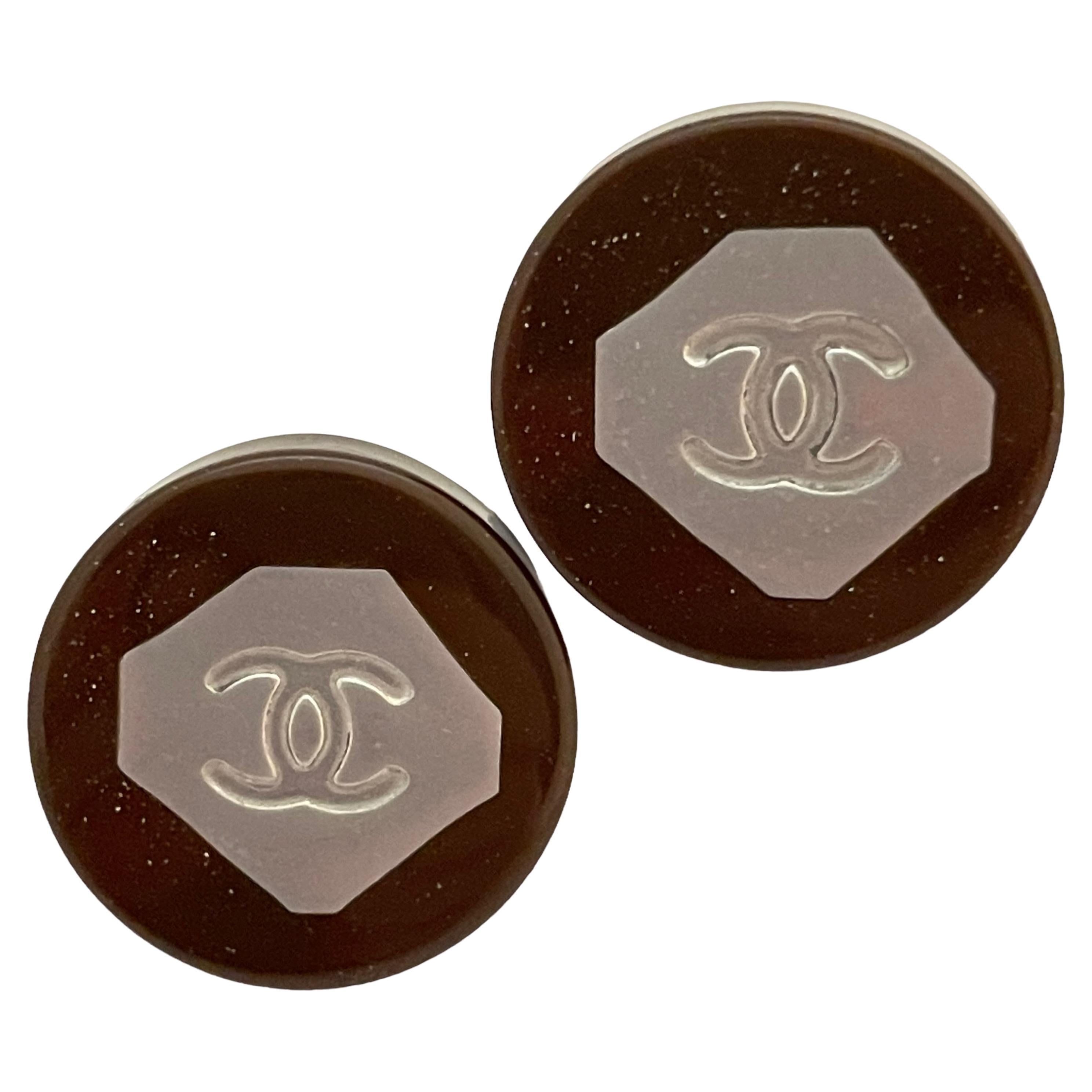Vtg CHANEL CC Logo Made in France Silber Harz Clip auf Ohrringe im Angebot