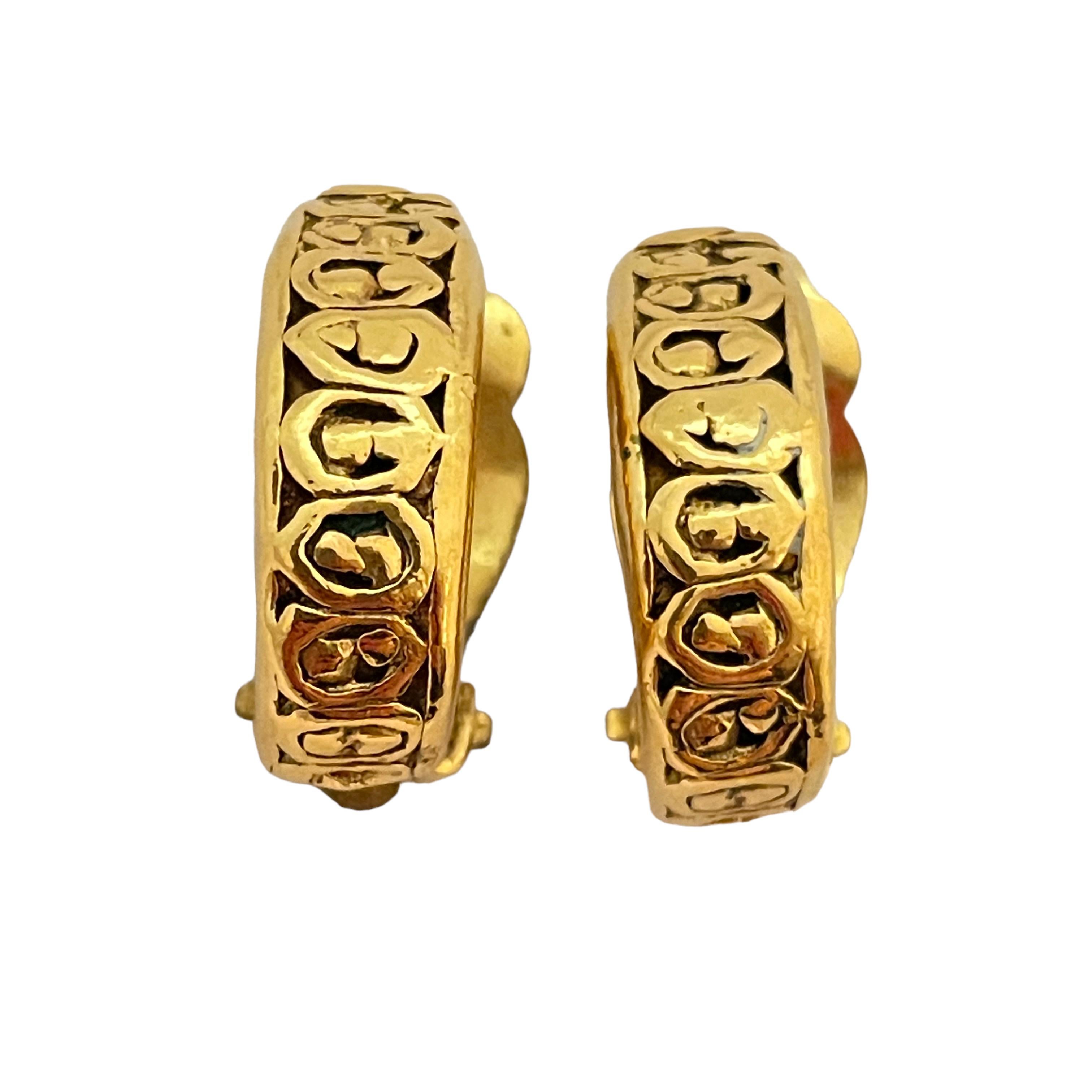 Women's or Men's Vtg CHANEL Made in France gold door knocker clip on earrings For Sale