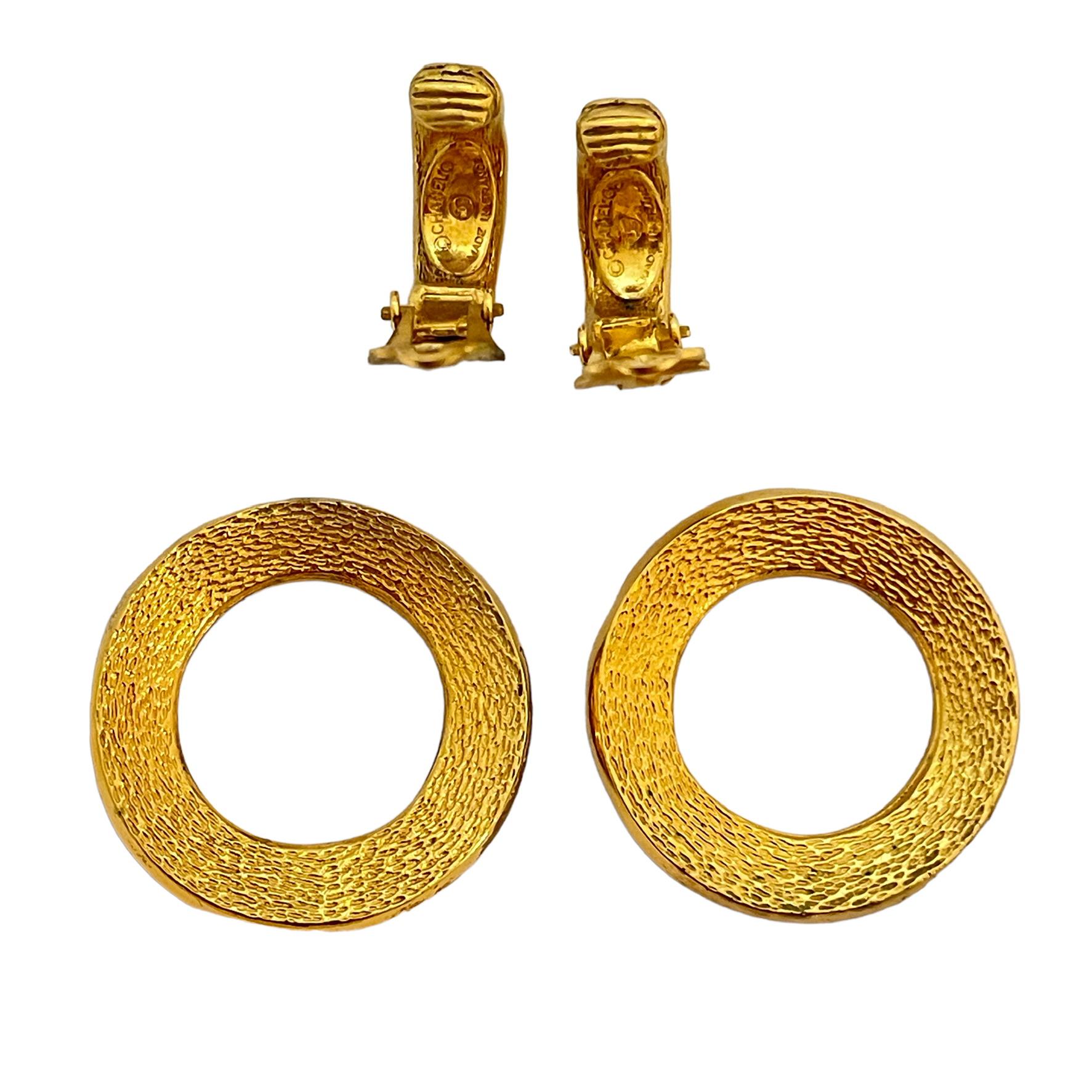 Vtg CHANEL Made in France gold door knocker clip on earrings 1