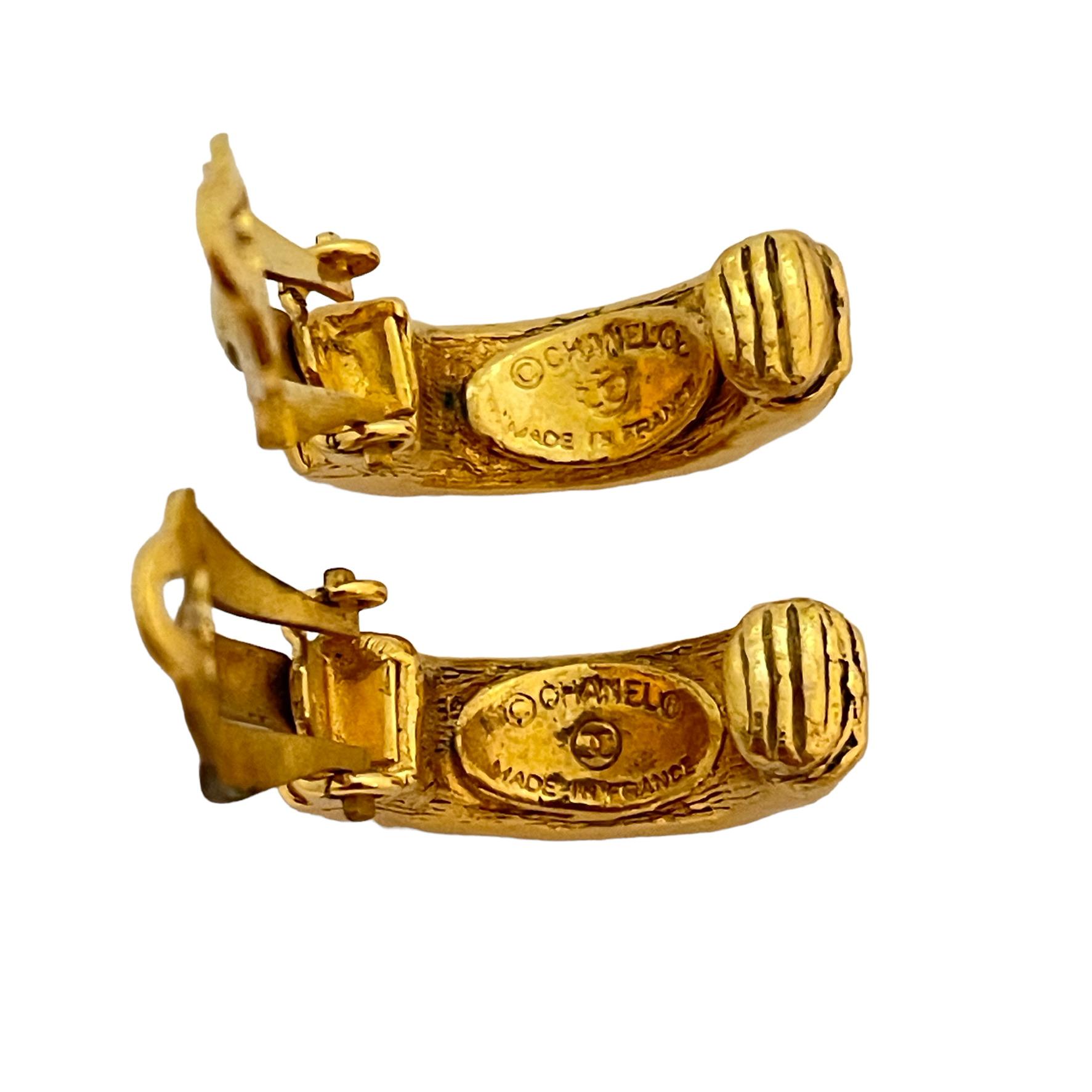 Vtg CHANEL Made in France gold door knocker clip on earrings For Sale 2