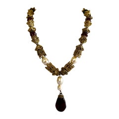 Chanel Collier fantaisie orné de perles et de pierres précieuses simulées de la Renaissance