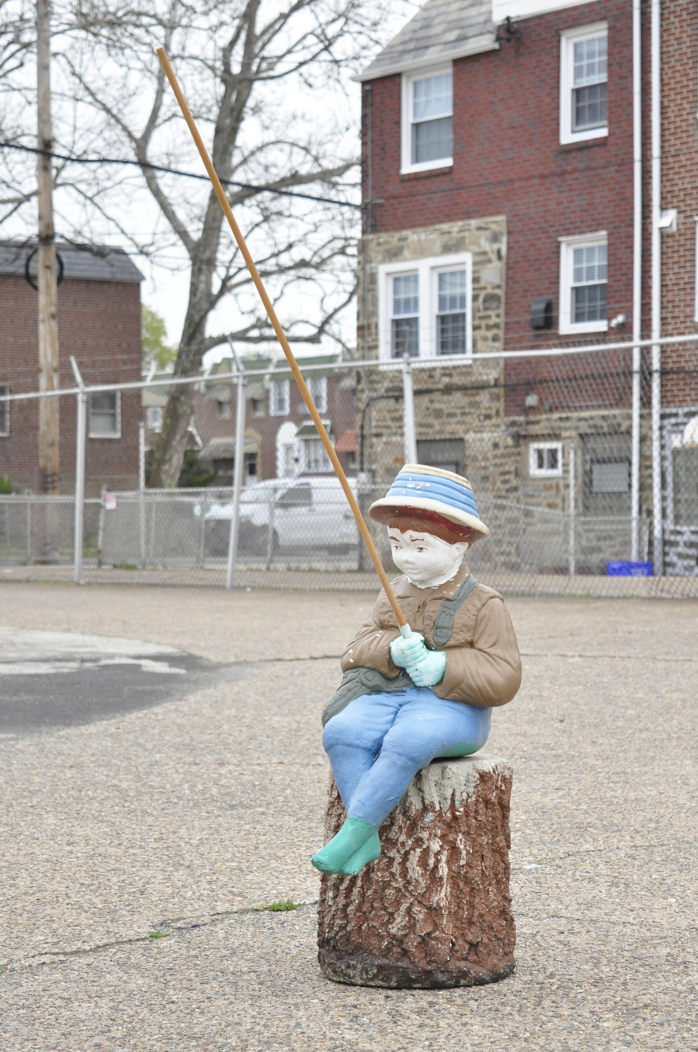 North American Vtg Concrete Boy Fishing Seated on Tree Stump Garden Statue Ornament Lawn Jockey