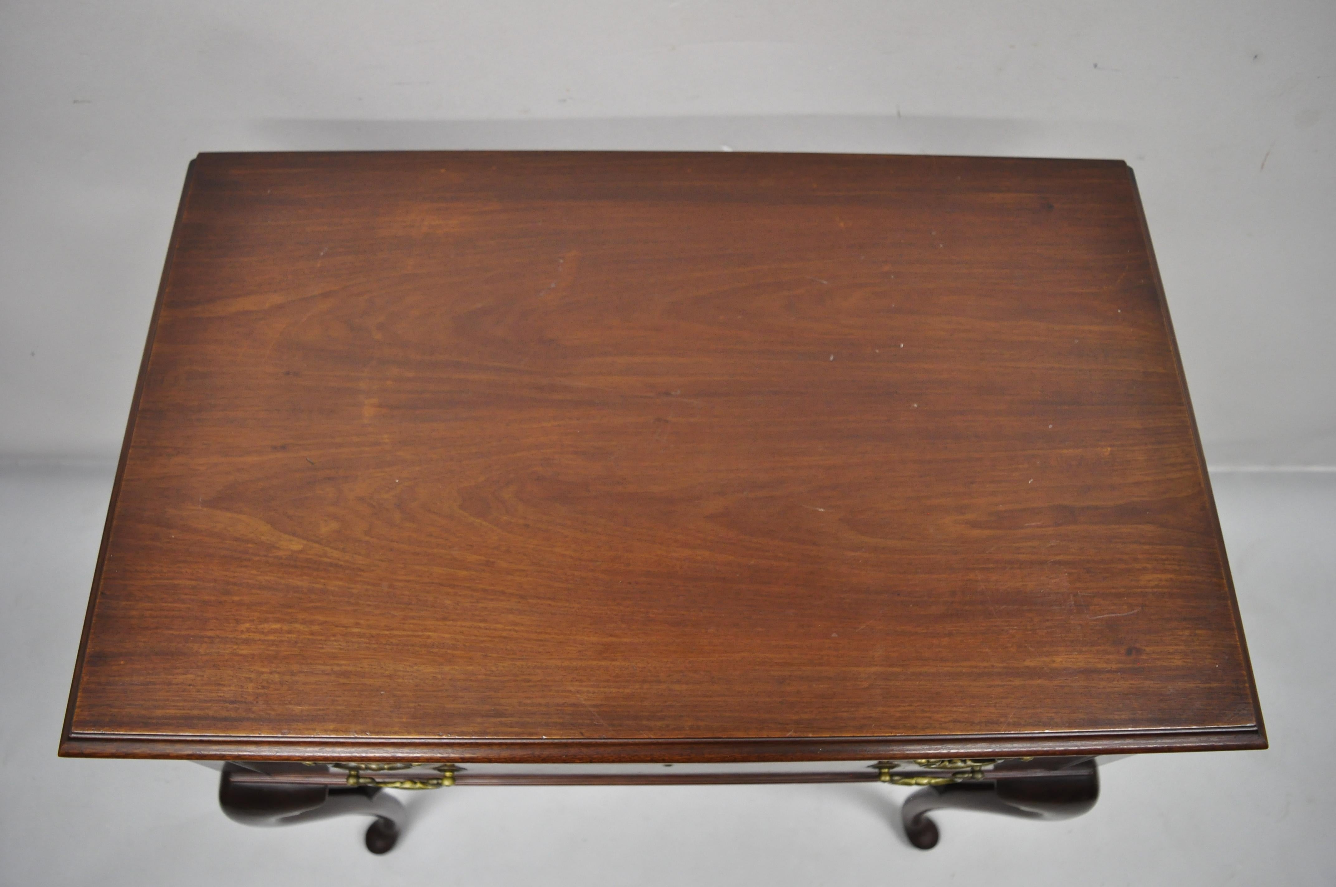 Vtg English Queen Anne Mahogany Lift Top Silverware Chest Server Buffet Cabinet In Good Condition In Philadelphia, PA