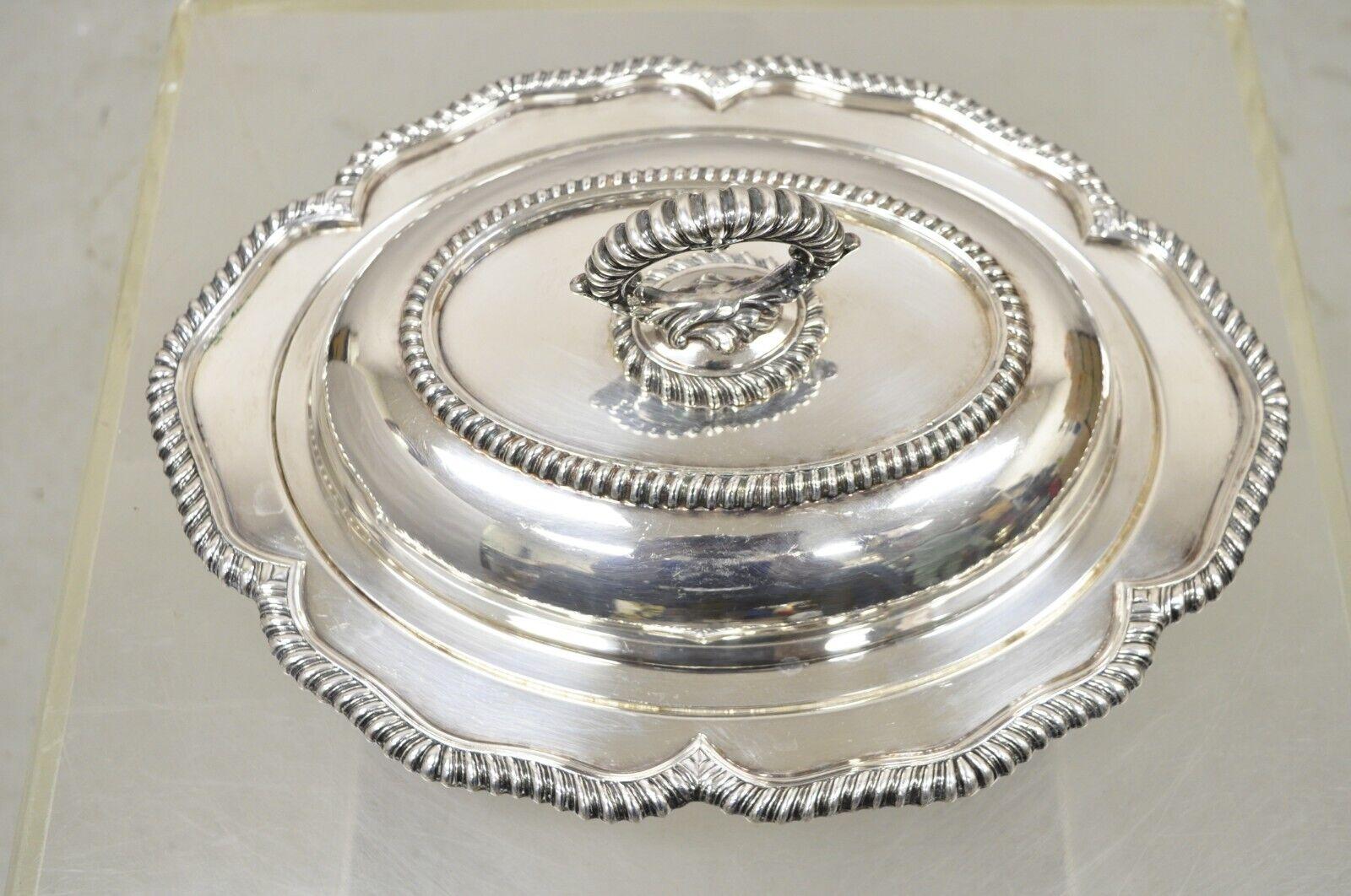 Vtg English Victorian Silver Plated Oval Lidded Vegetable Serving Platter Dish In Good Condition For Sale In Philadelphia, PA