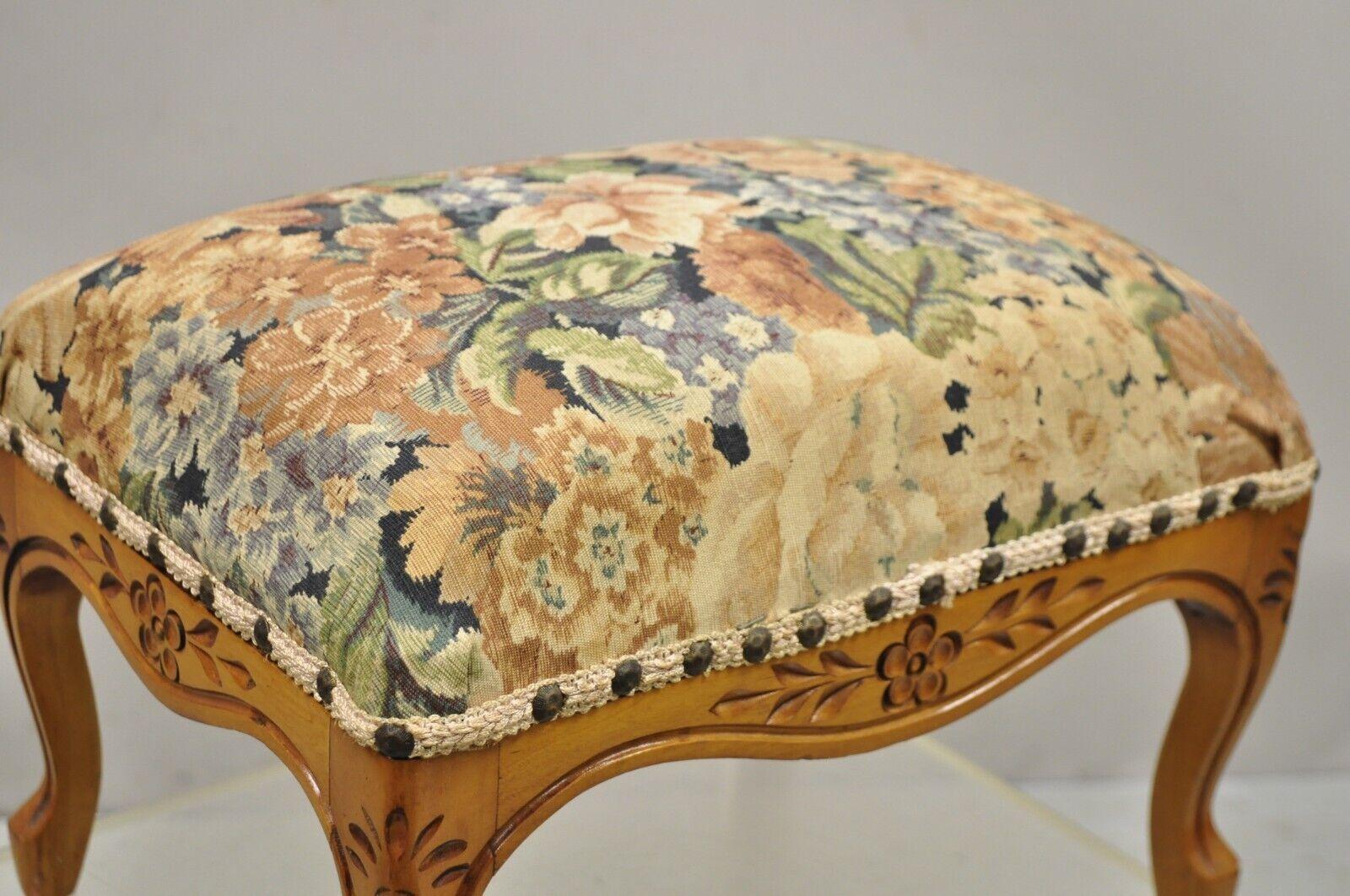 Vtg French Country Provincial Louis XV Style Maple Wood Small Ottoman Footstool In Good Condition In Philadelphia, PA