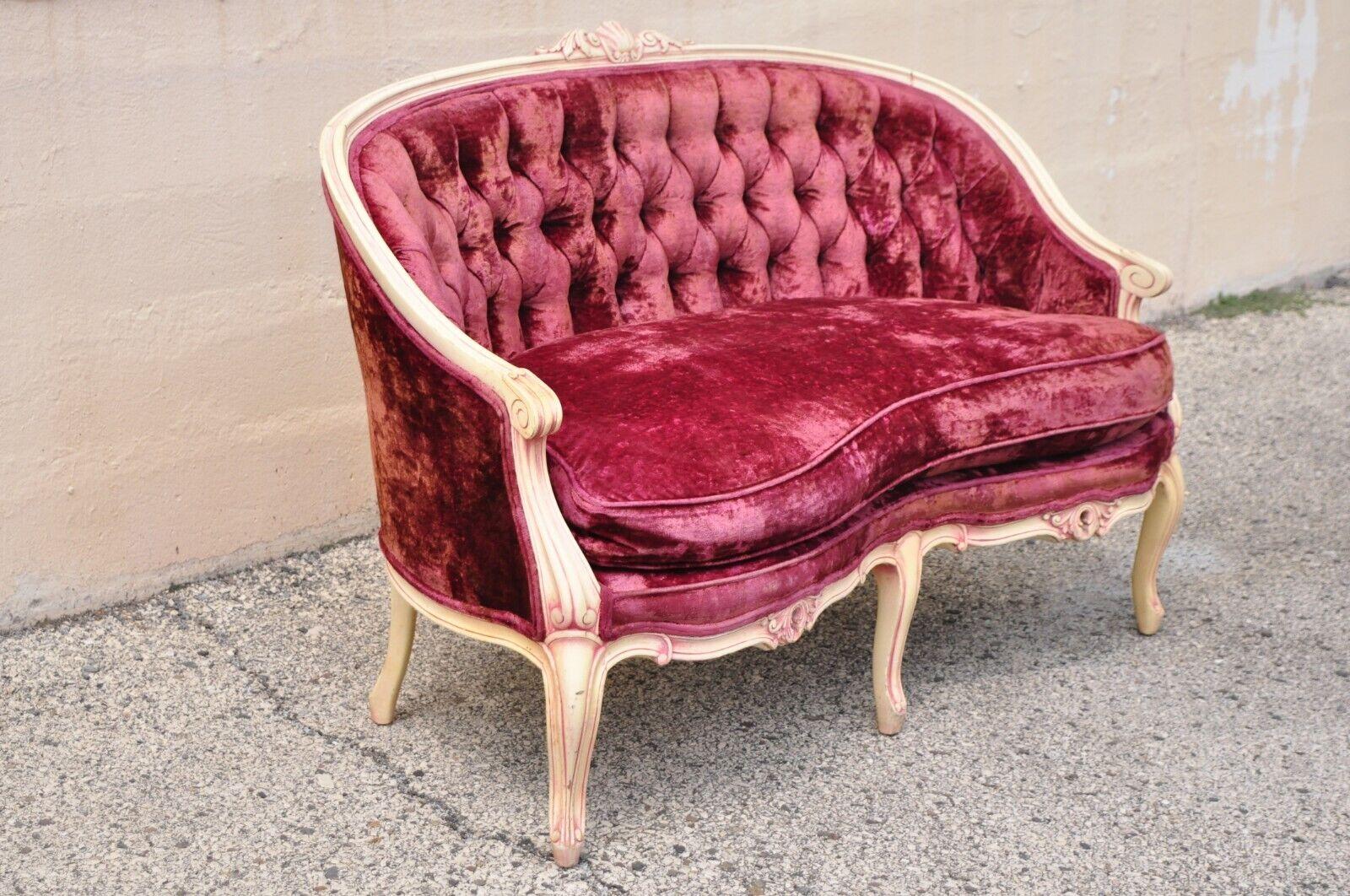 Vintage French Provincial Louis XV style Beige settee loveseat sofa with pink accents. Item features a cream lacquered finish, pink painted accents, serpentine front, solid wood frame, great style and form. Circa Mid 20th Century. Measurements:
