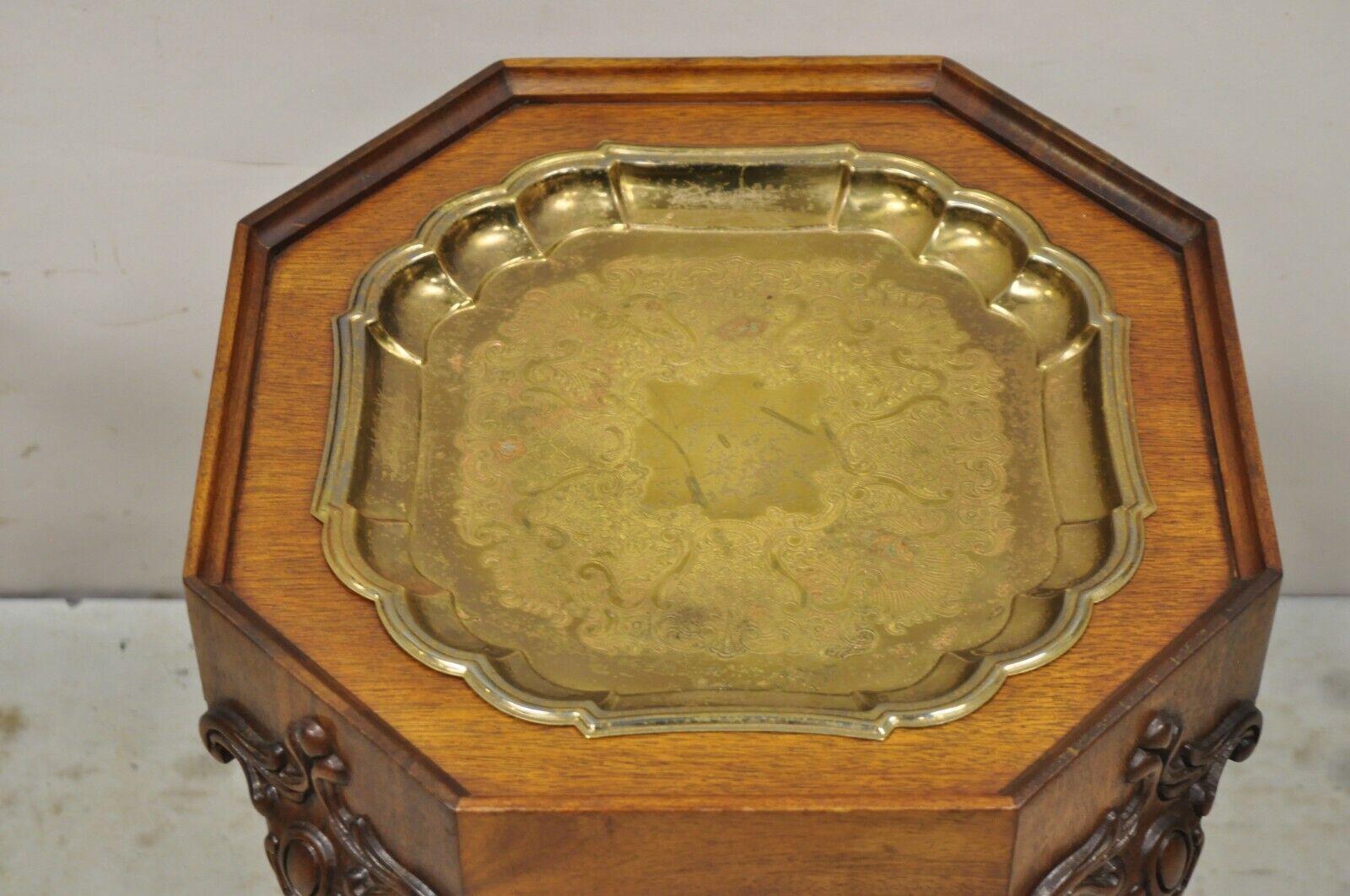Vtg Georgian Style Carved Ball and Claw Small Side Table Brass Seiden Tray Top In Good Condition In Philadelphia, PA