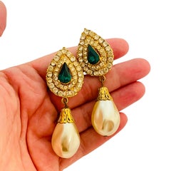 Vtg gold emerald glass drop pearl clip on earrings designer runway