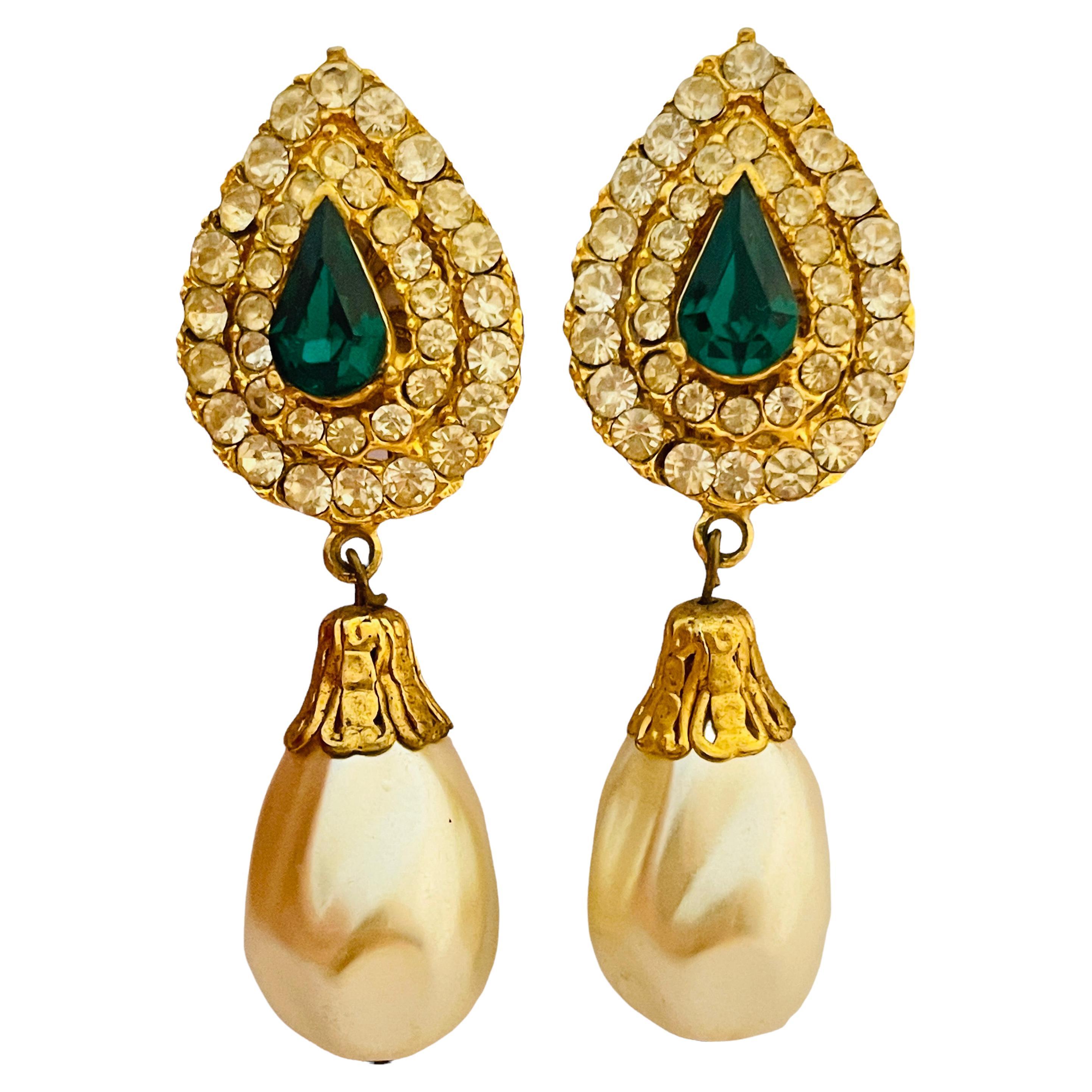 Vtg gold emerald glass drop pearl clip on earrings designer runway For Sale
