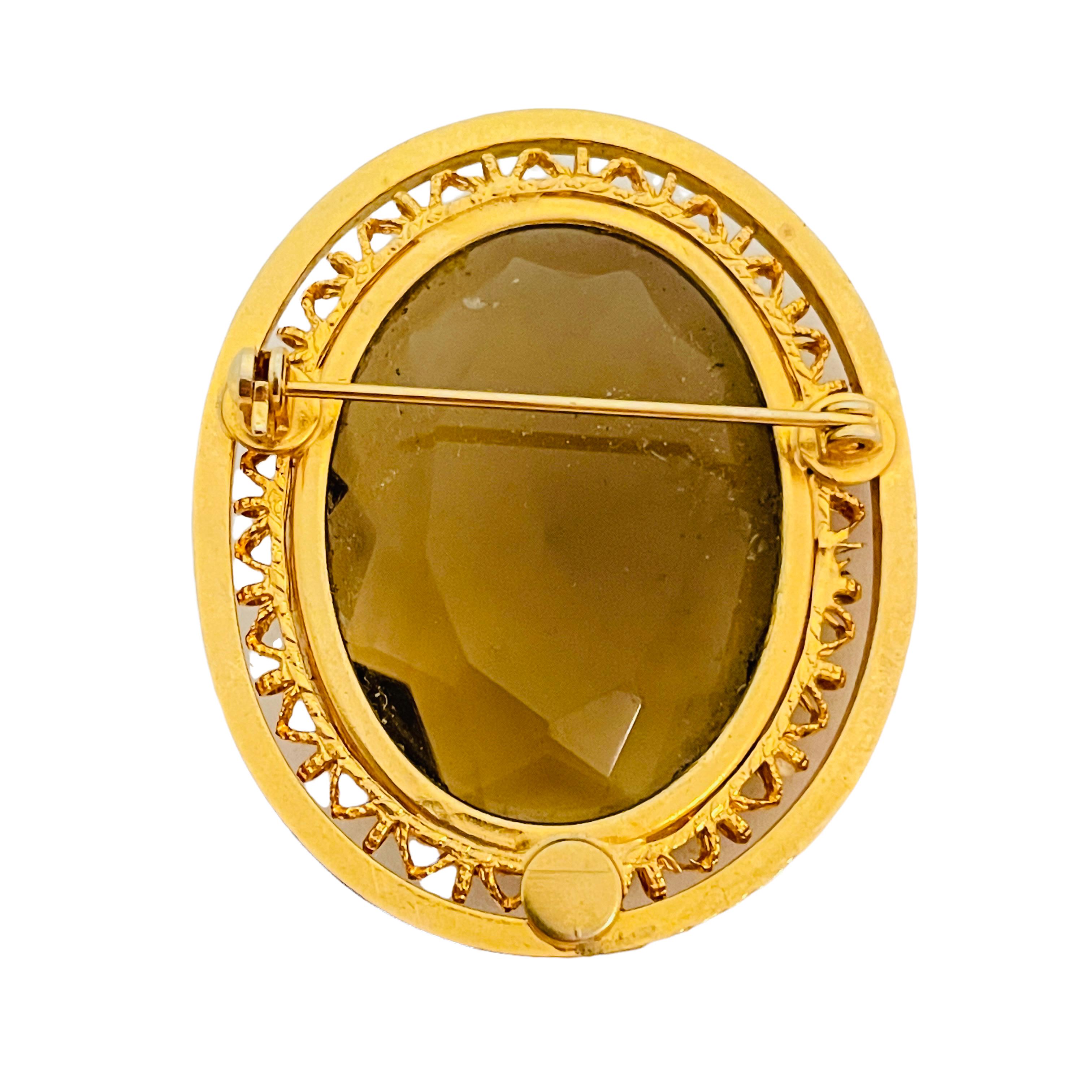 Vtg gold faceted glass designer runway brooch In Good Condition For Sale In Palos Hills, IL