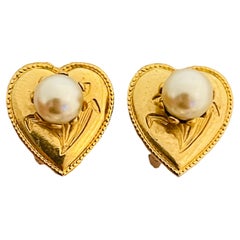 Vtg gold pearl heart designer runway clip on earrings