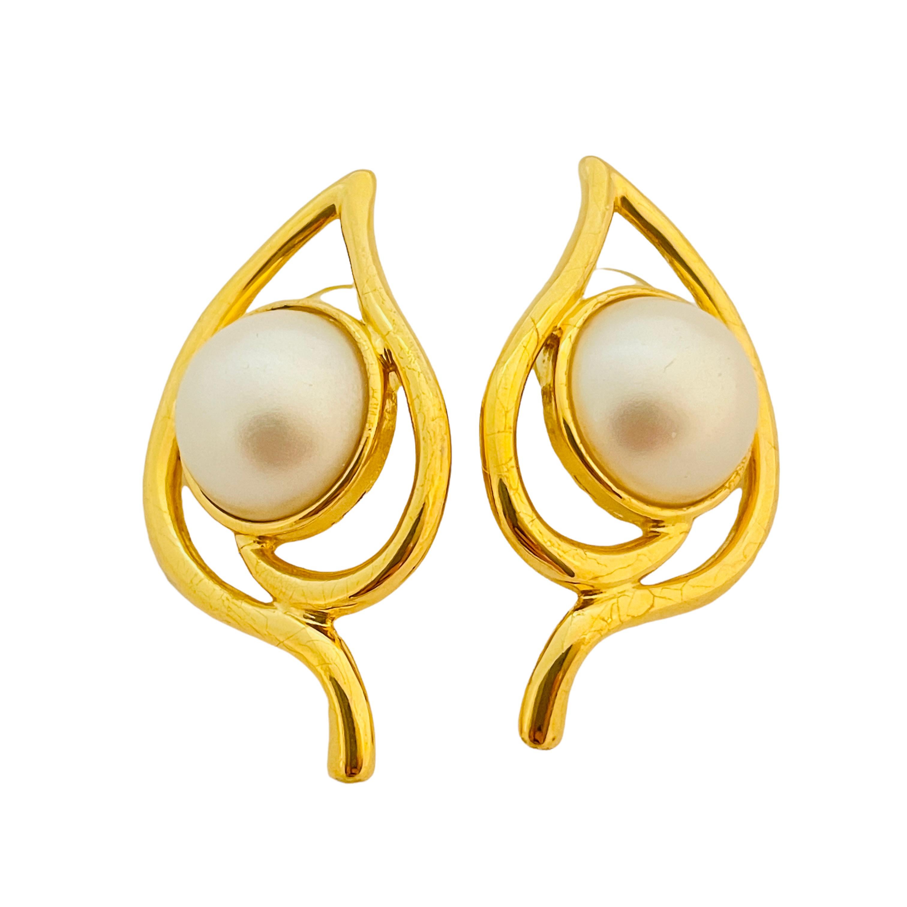 Women's or Men's Vtg gold pearl leaf pierced earrings designer runway For Sale