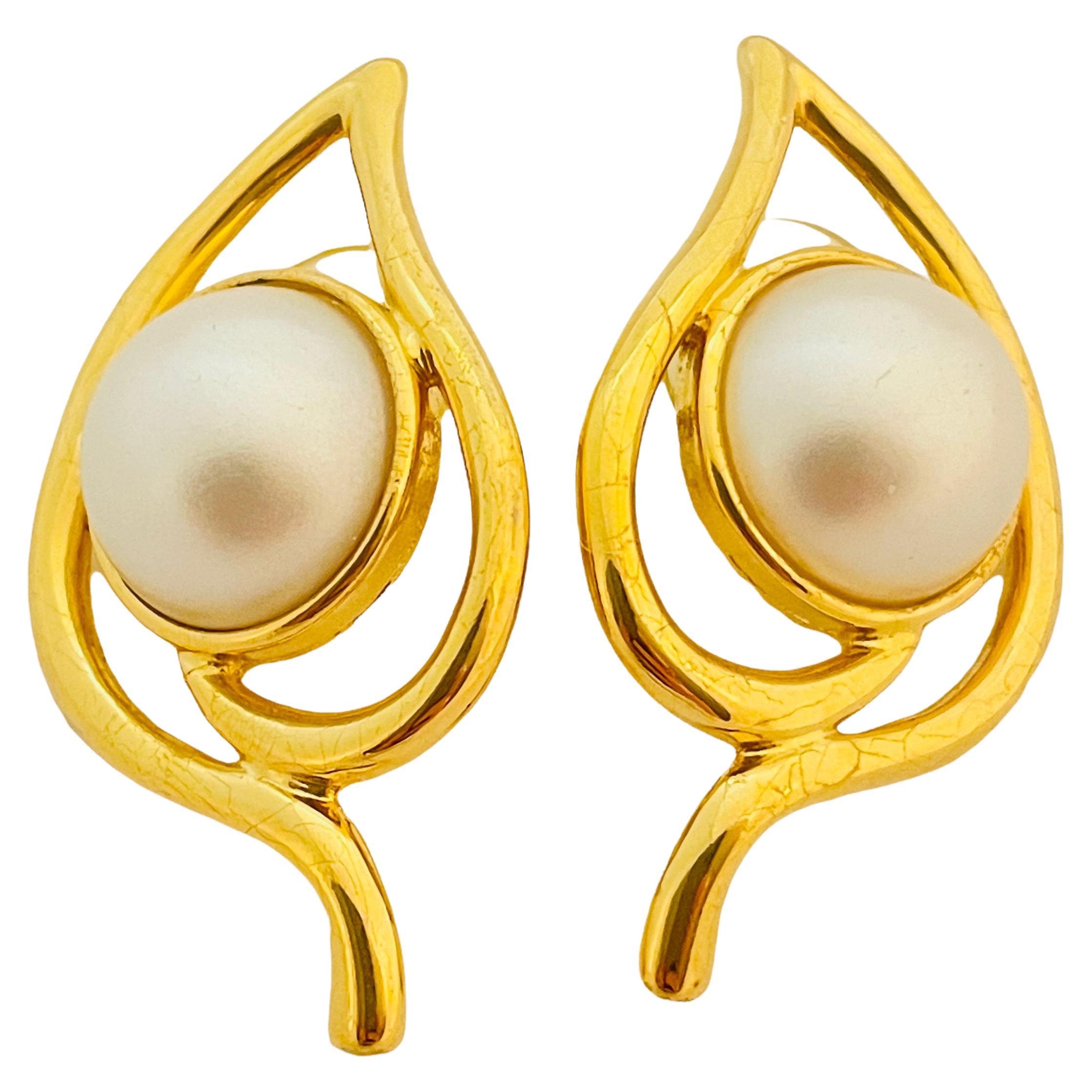 Vtg gold pearl leaf pierced earrings designer runway For Sale