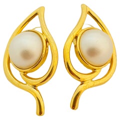 Vtg gold pearl leaf pierced earrings designer runway
