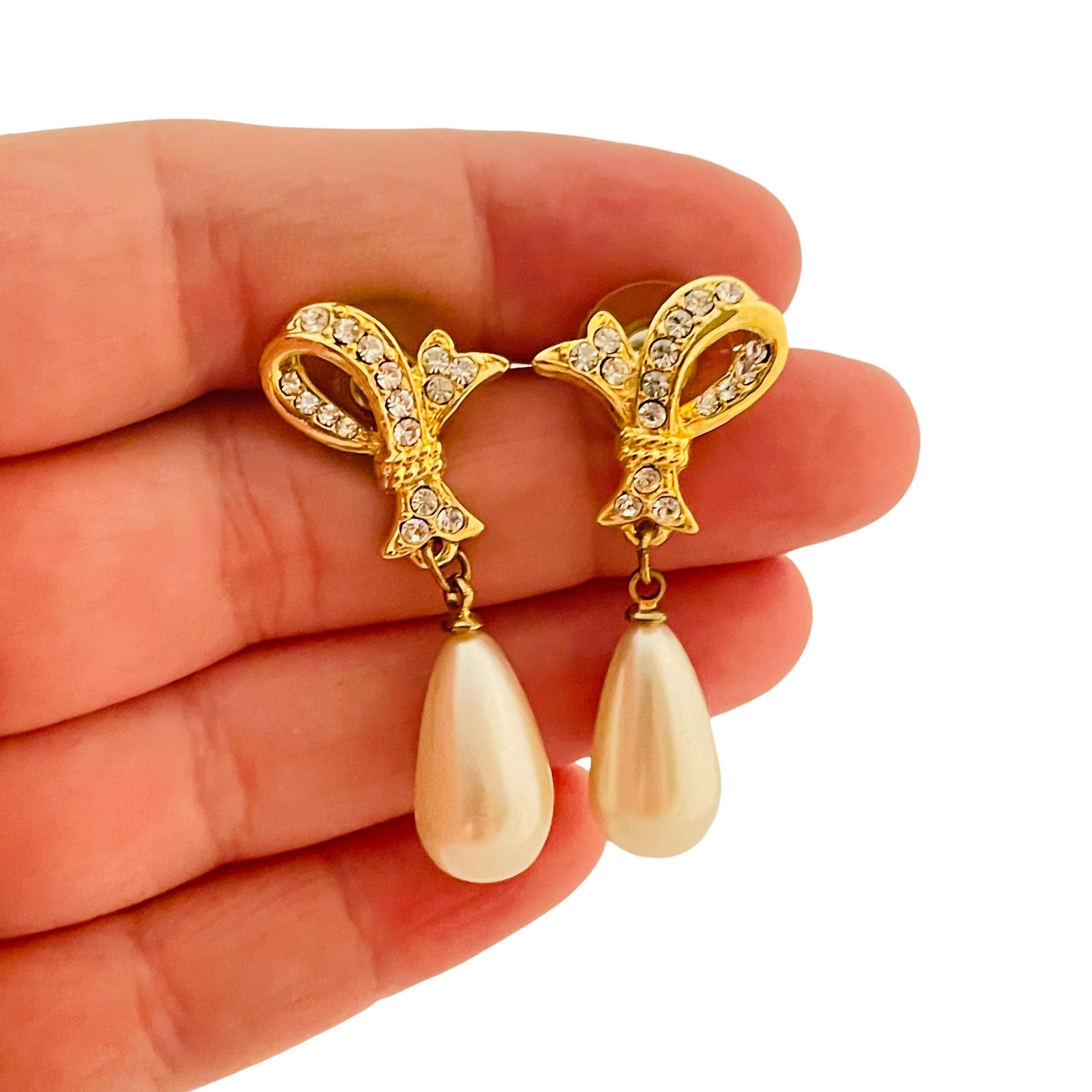 DETAILS

• unsigned

• gold tone with rhinestones

• vintage designer runway earrings

MEASUREMENTS

•  1.63