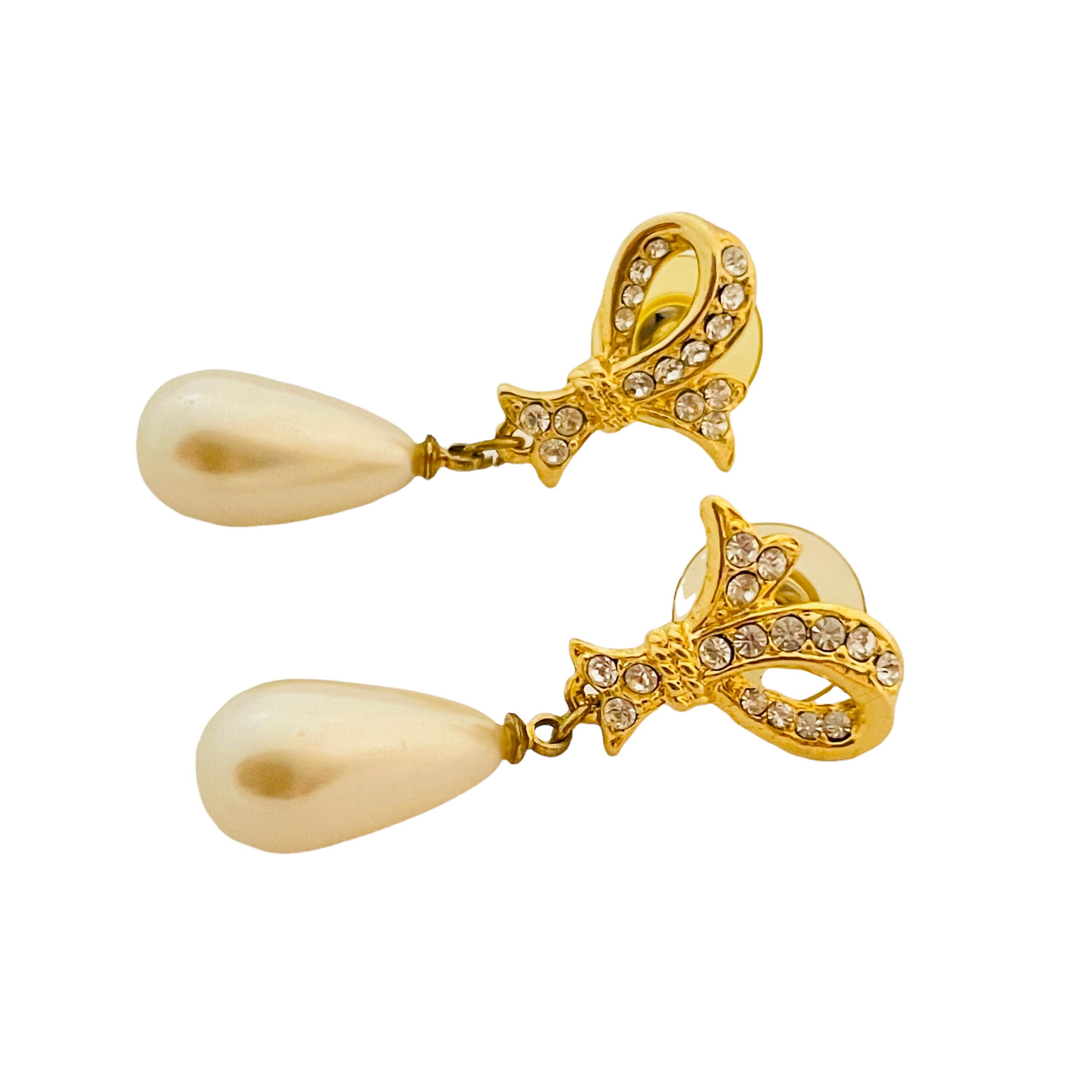 Women's or Men's Vtg gold rhinestone pearl drop earrings designer runway For Sale