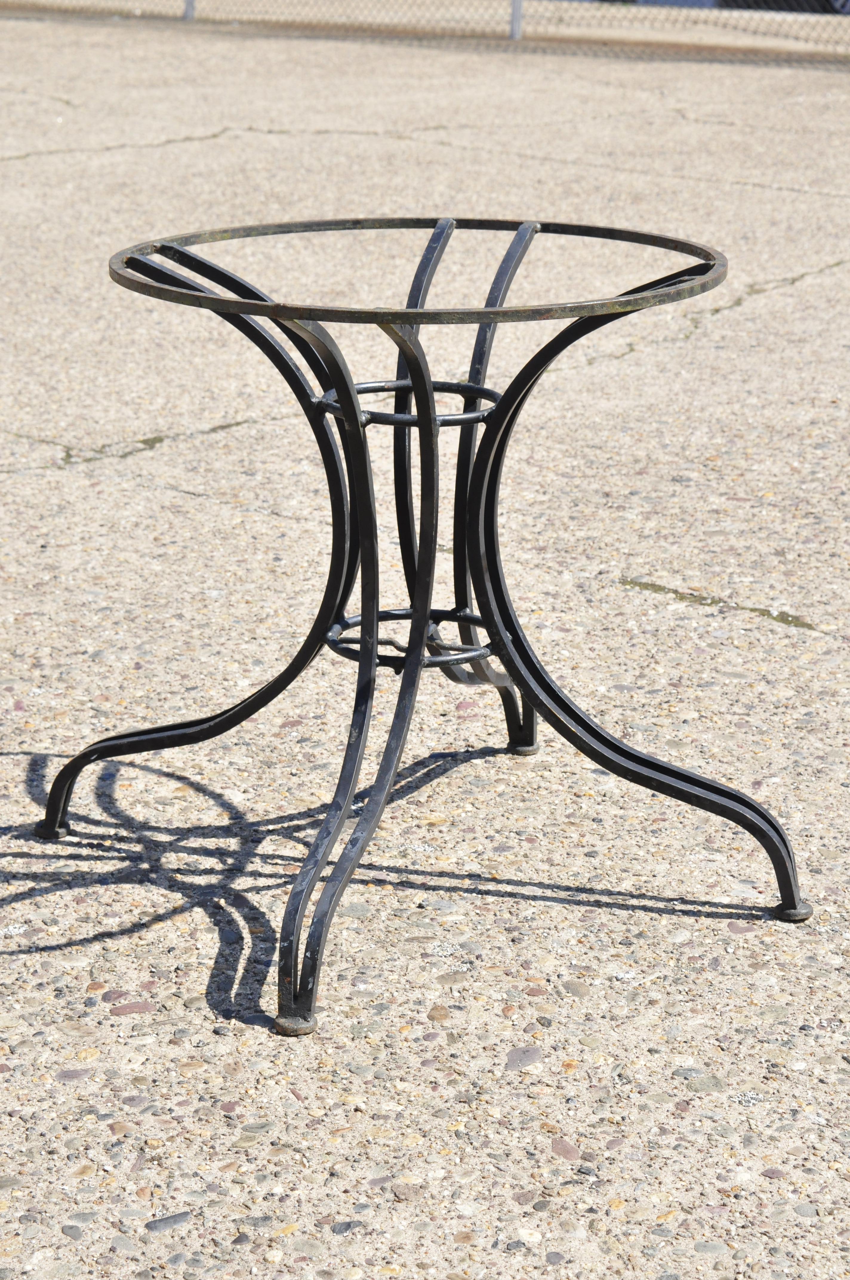 Vintage heavy wrought iron garden patio dining table pedestal base after Salterini. Item features wrought iron construction, clean modernist line, sleek sculptural form. Mid-20th century. Measurements: 28