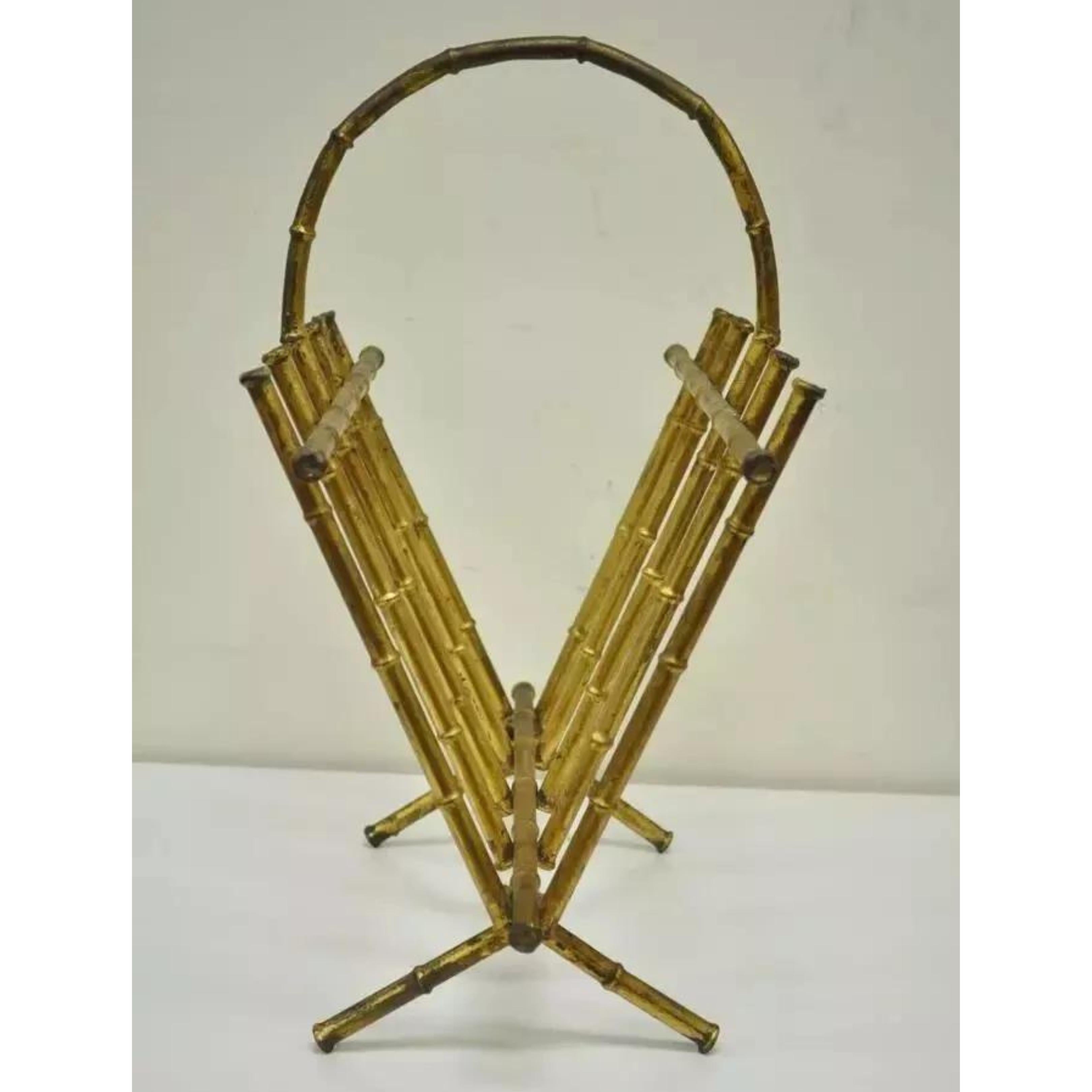 Porte-revues italien Hollywood Regency doré et doré en faux bambou Bon état - En vente à Philadelphia, PA