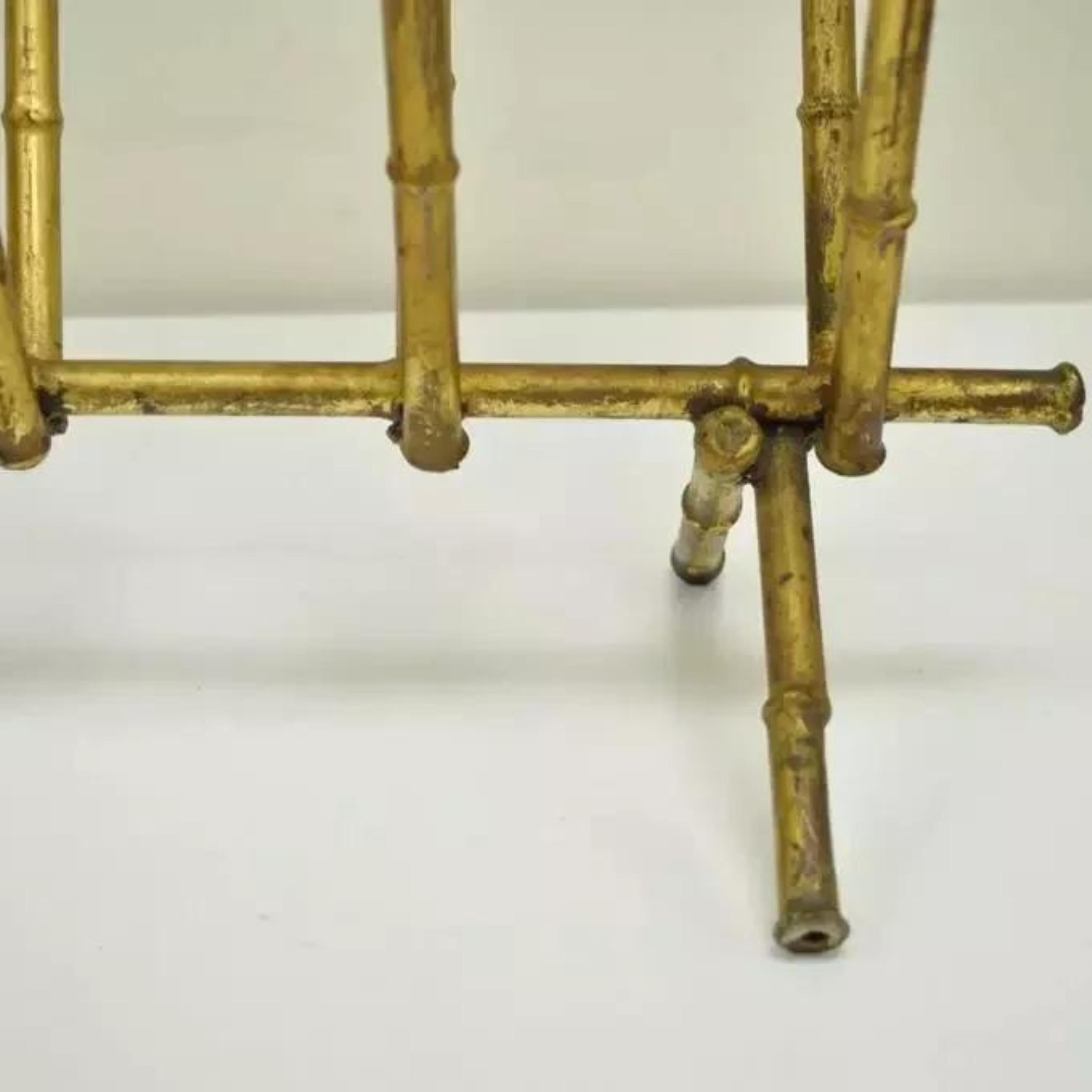 Porte-revues italien Hollywood Regency doré et doré en faux bambou en vente 3
