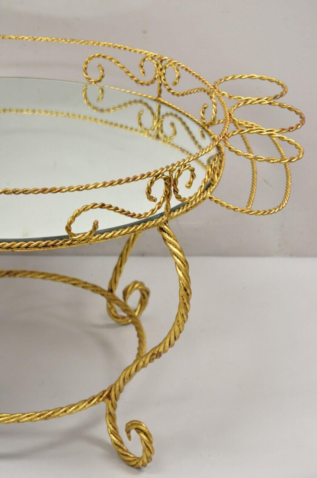 Verre Table basse italienne Hollywood Regency en fer avec plateau rond en forme de miroir et corde dorée en vente