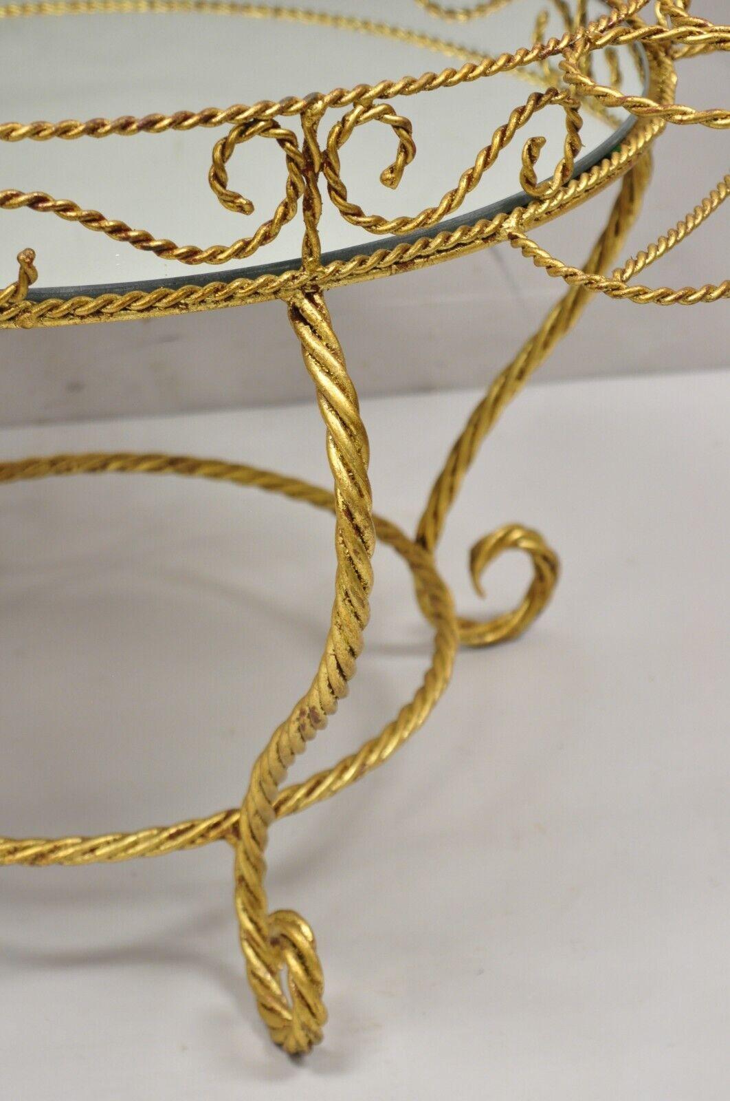 Table basse italienne Hollywood Regency en fer avec plateau rond en forme de miroir et corde dorée en vente 2