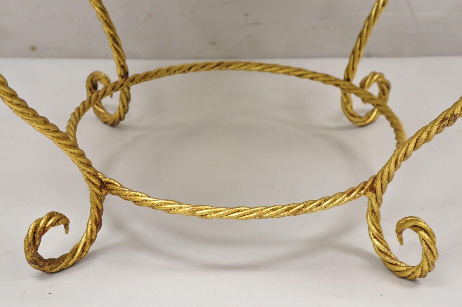 Table basse italienne Hollywood Regency en fer avec plateau rond en forme de miroir et corde dorée en vente 3