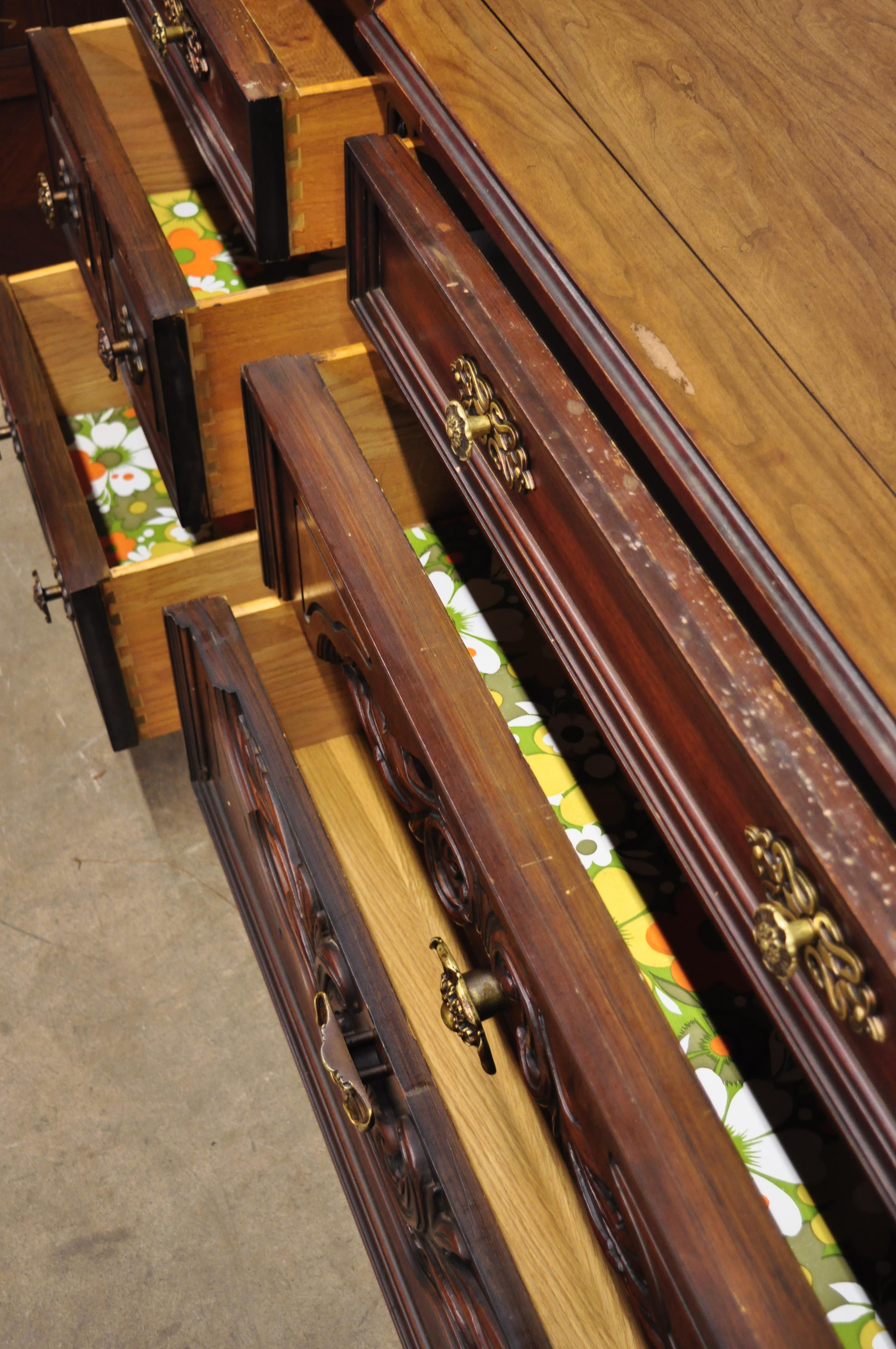 Vtg Italian Mediterranean Hollywood Regency Carved Wooden Credenza Long Dresser For Sale 3