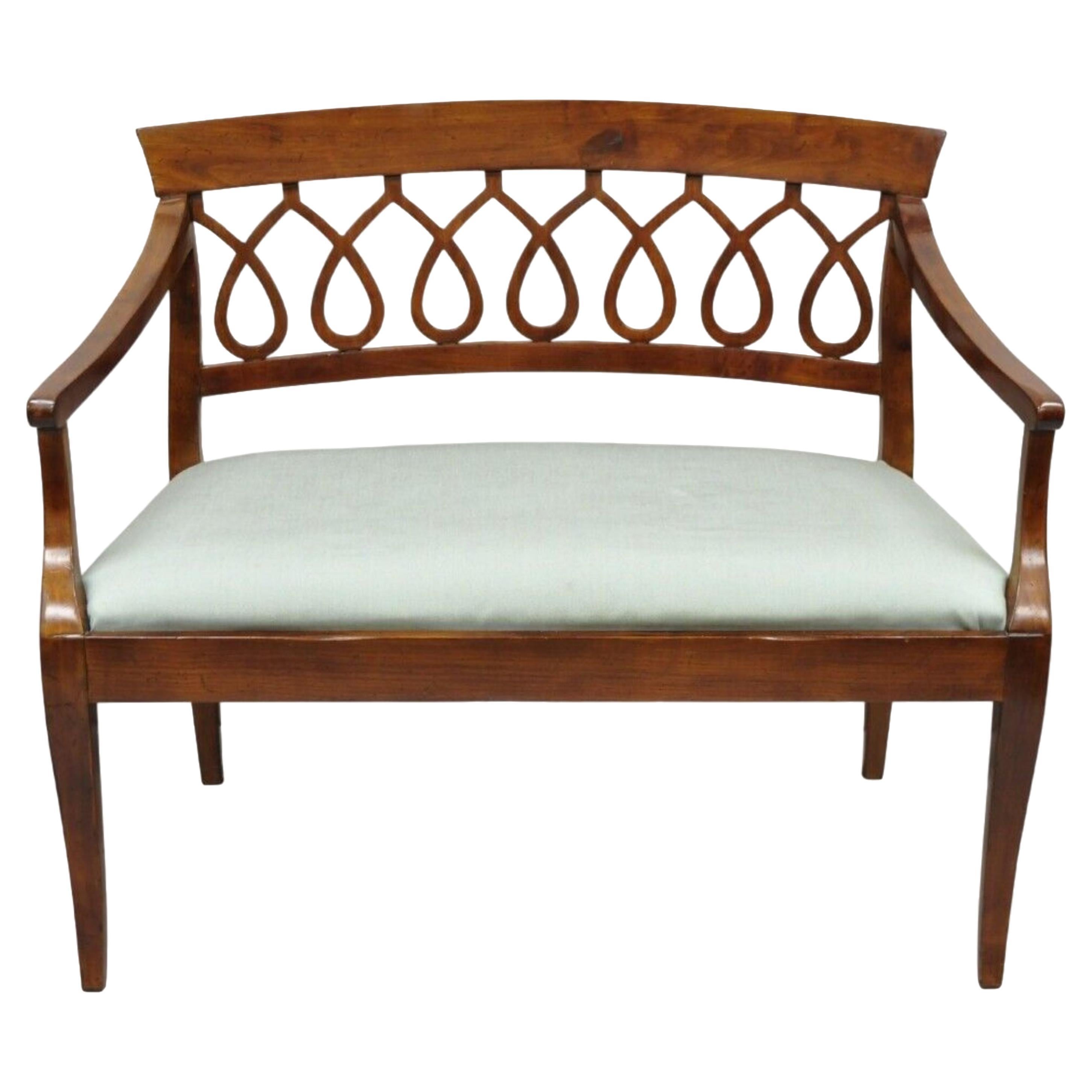 Vtg Italian Neoclassical Style Cherry Wood Spiral Carved Small Bench Loveseat For Sale