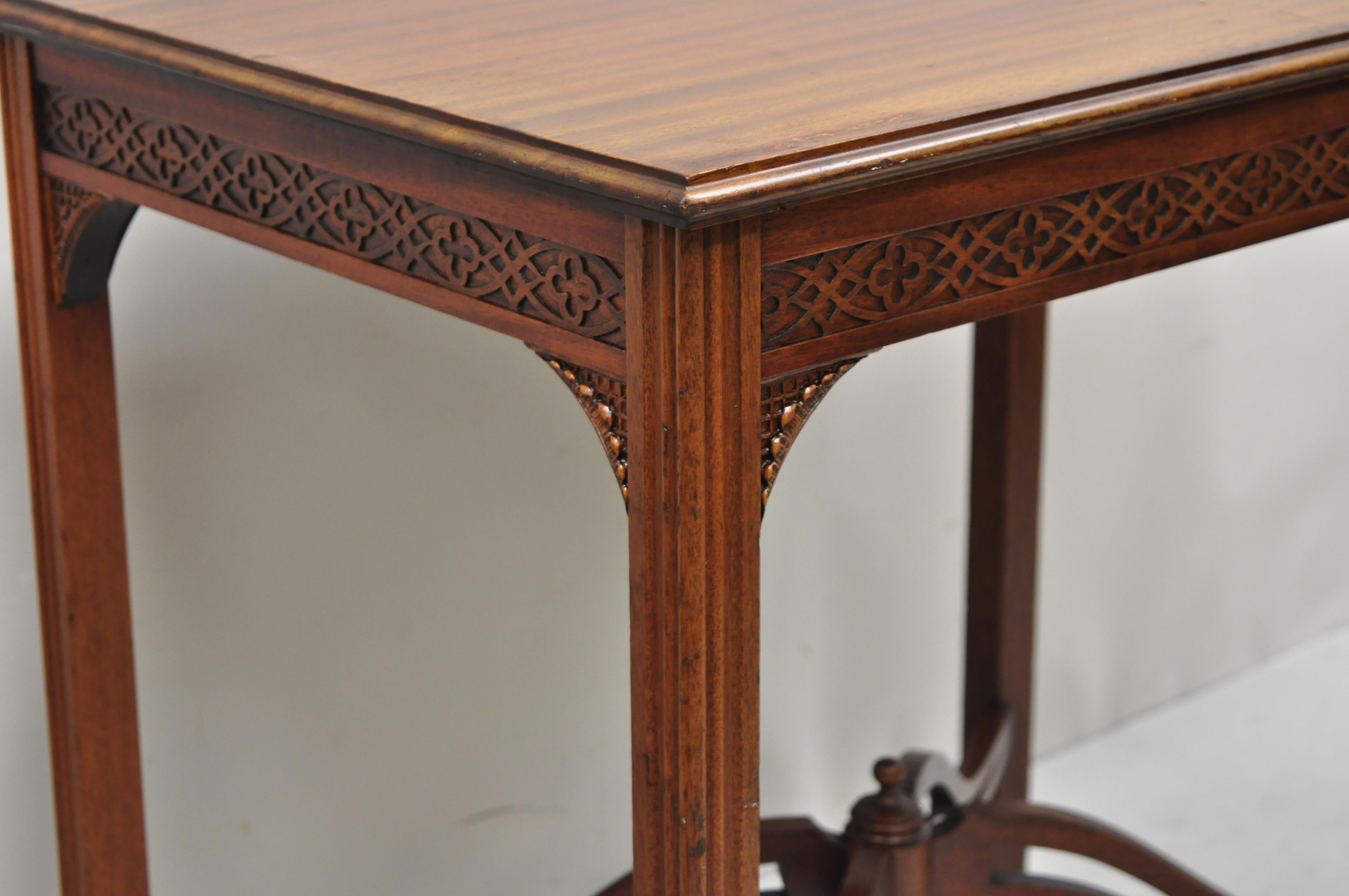 North American Vtg Mahogany Chinese Chippendale Fretwork Accent Lamp Side Table Elite Furniture