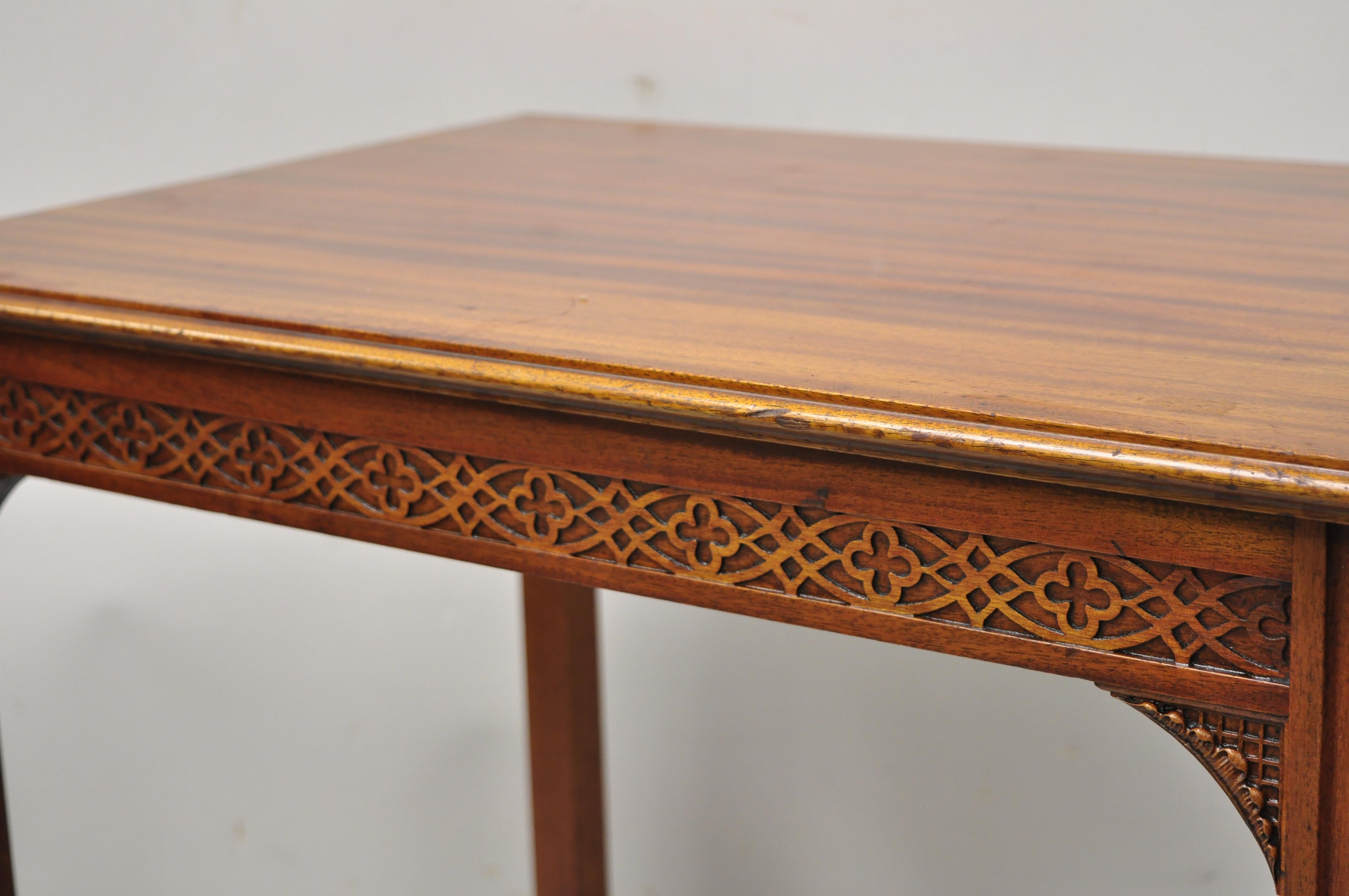 Vtg Mahogany Chinese Chippendale Fretwork Accent Lamp Side Table Elite Furniture In Good Condition In Philadelphia, PA