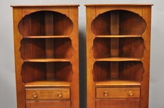 Vtg Ahorn Cushman Colonial Ecke China Cabinet Cupboard J.B Van Sciver:: ein Paar