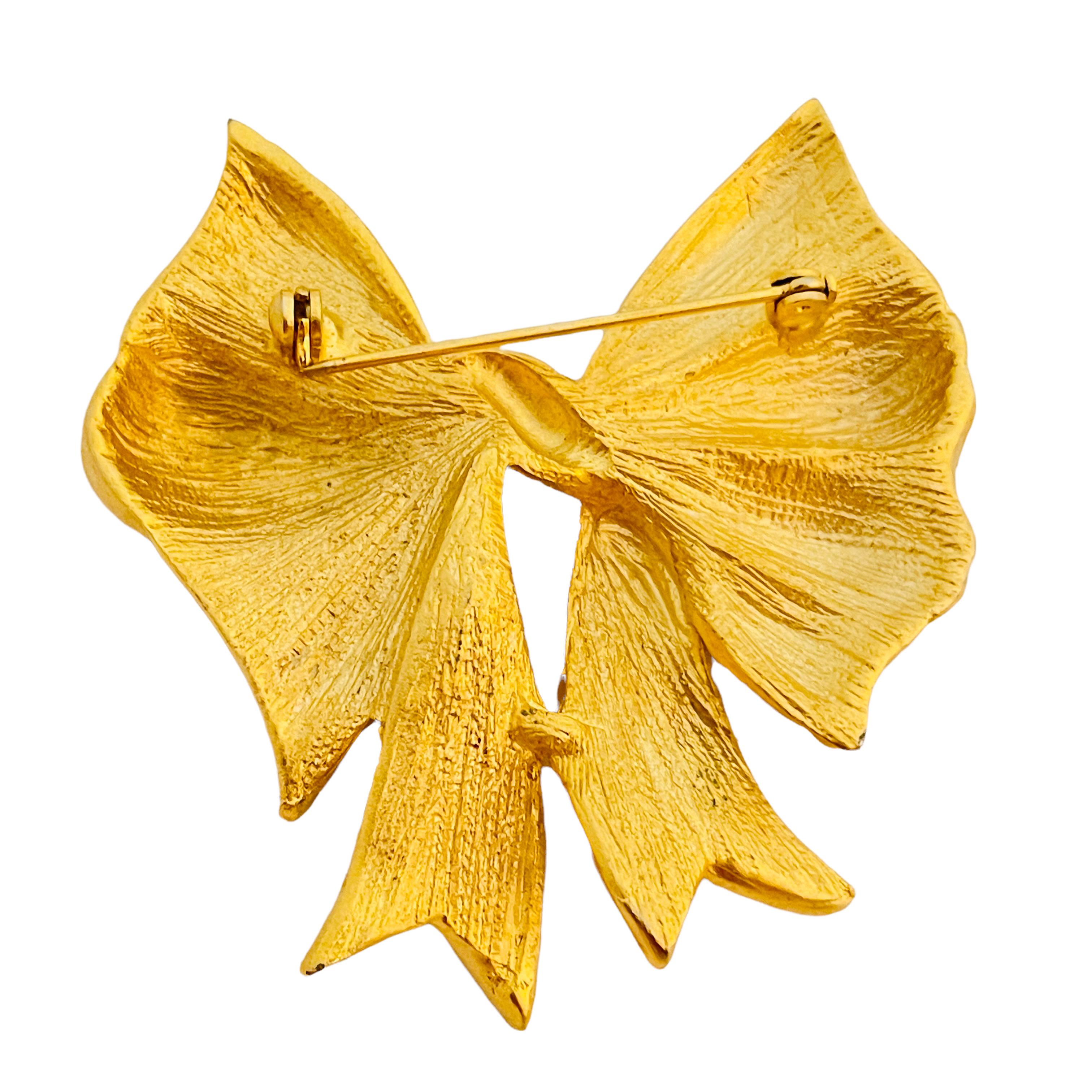 Vtg matte gold bow designer runway brooch In Good Condition For Sale In Palos Hills, IL
