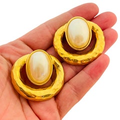Vtg matte gold pearl clip on earrings designer runway