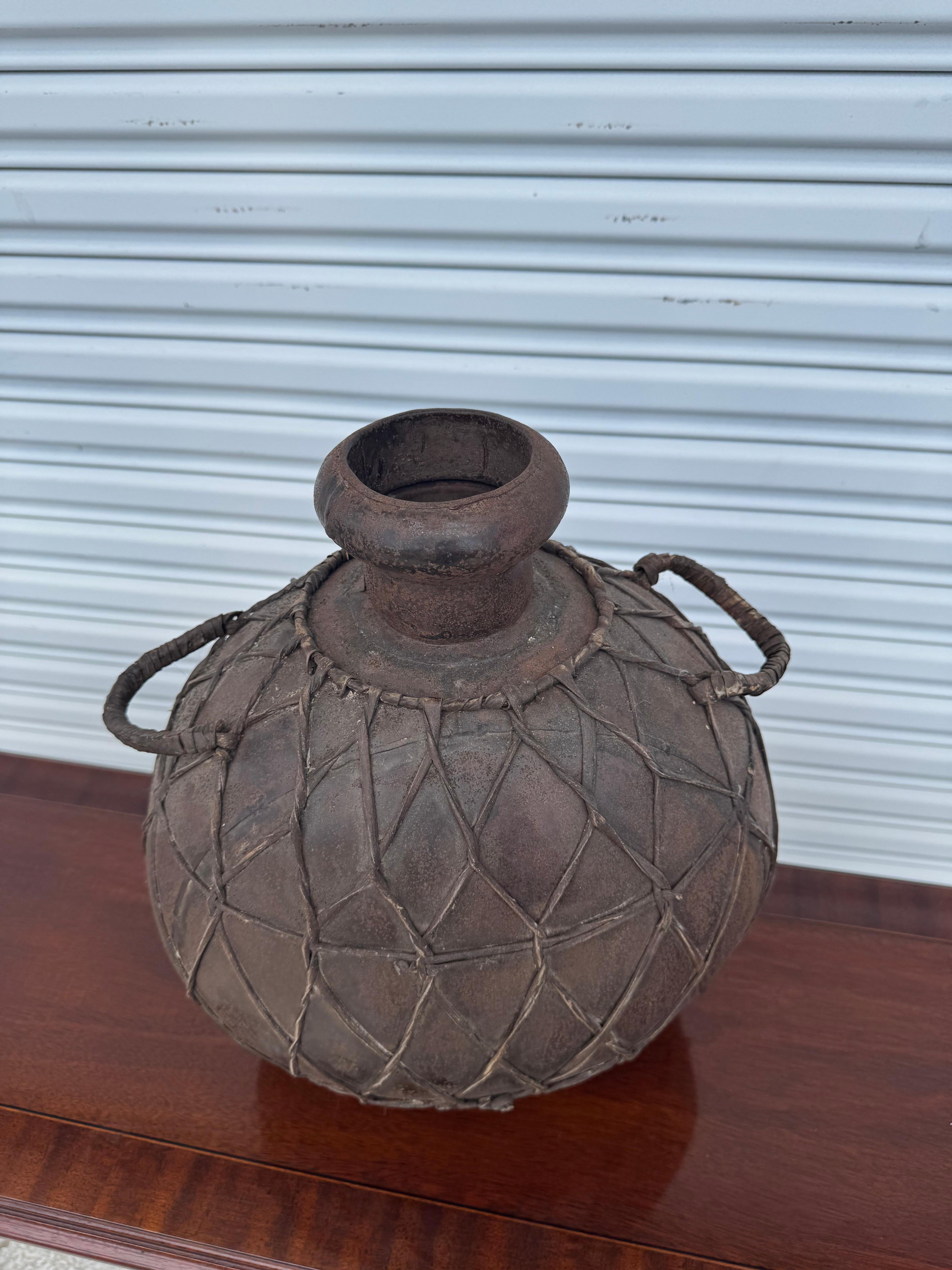 20ième siècle Vtg Metal Double Handed Jug en vente