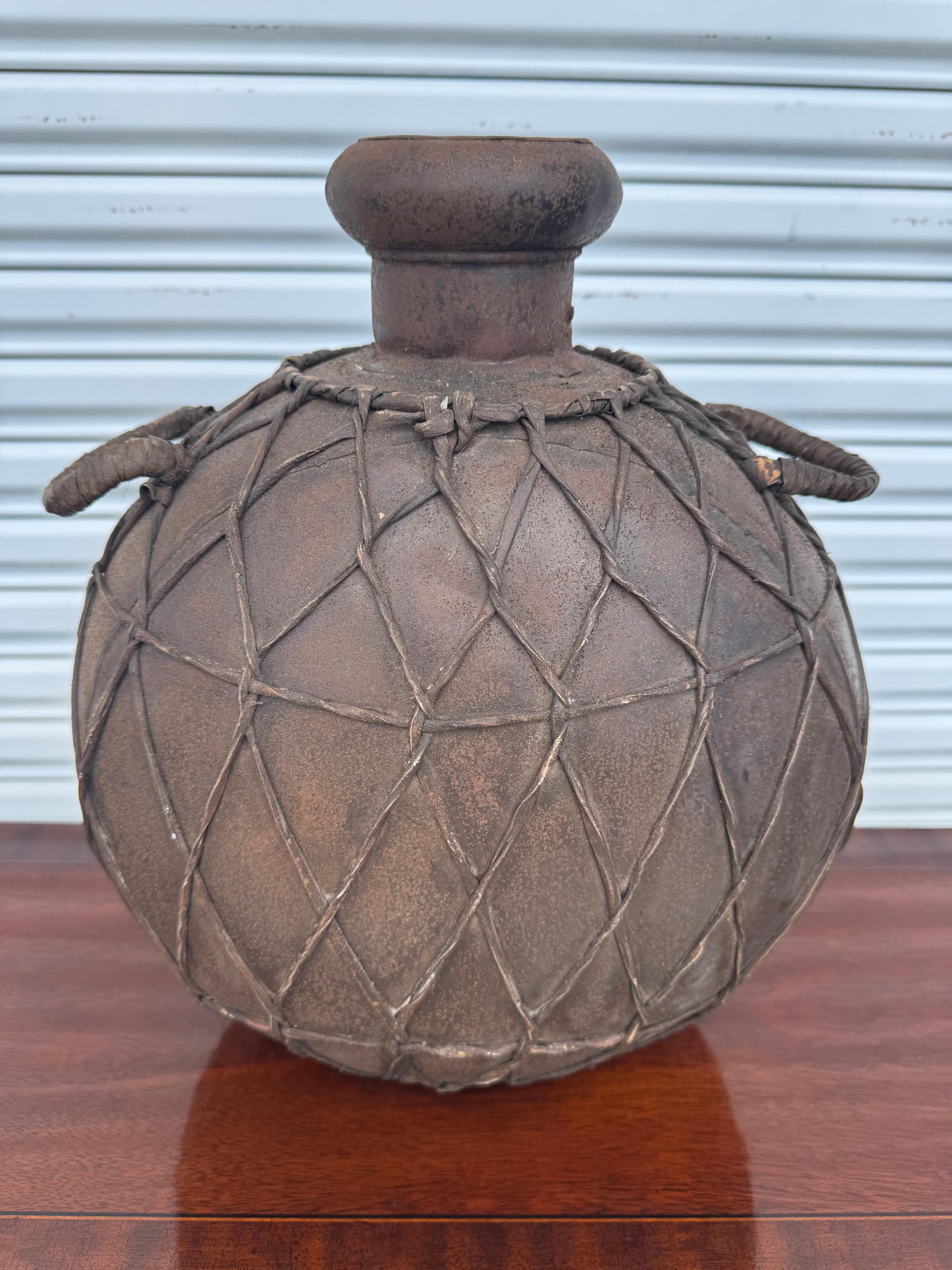 Métal Vtg Metal Double Handed Jug en vente