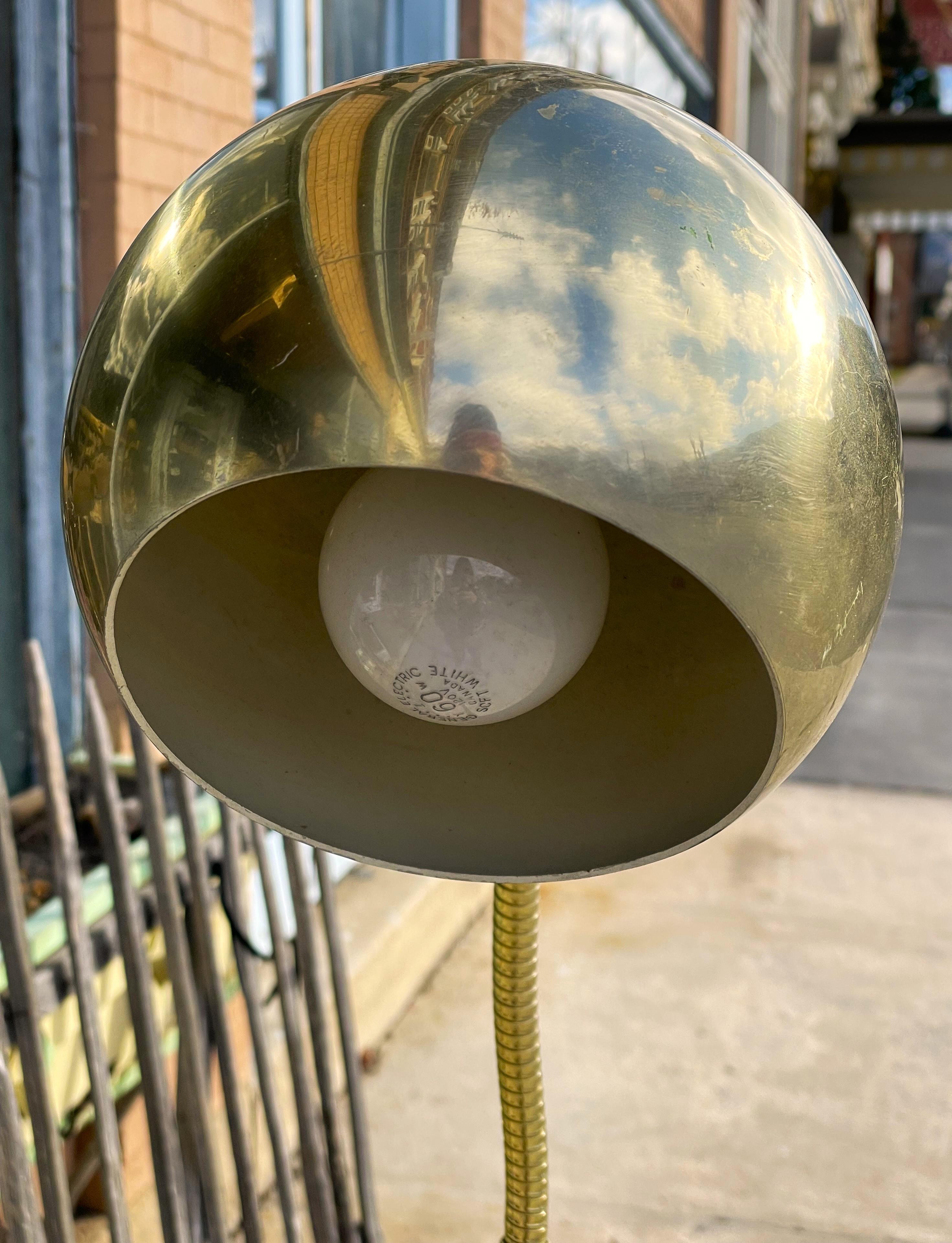 Vtg Mid Century Brass Plated Gooseneck Floor Lamp Working  en vente 1