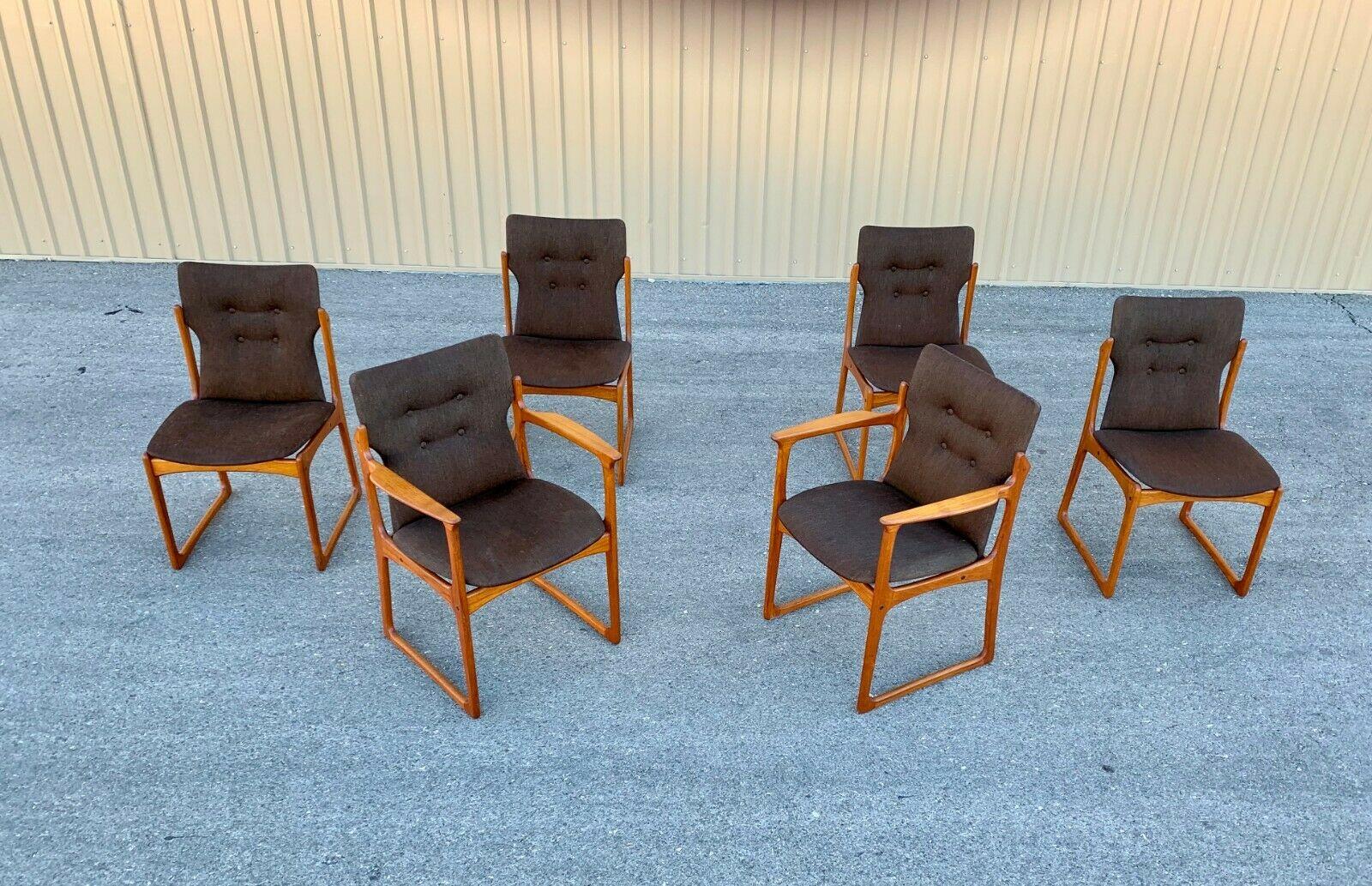A gorgeous set of 6 teak dining chairs from the 1960s by Art Furn of Denmark. Beautifully grained and featuring stunning sculpted solid teak frames. 

Dimensions: 20