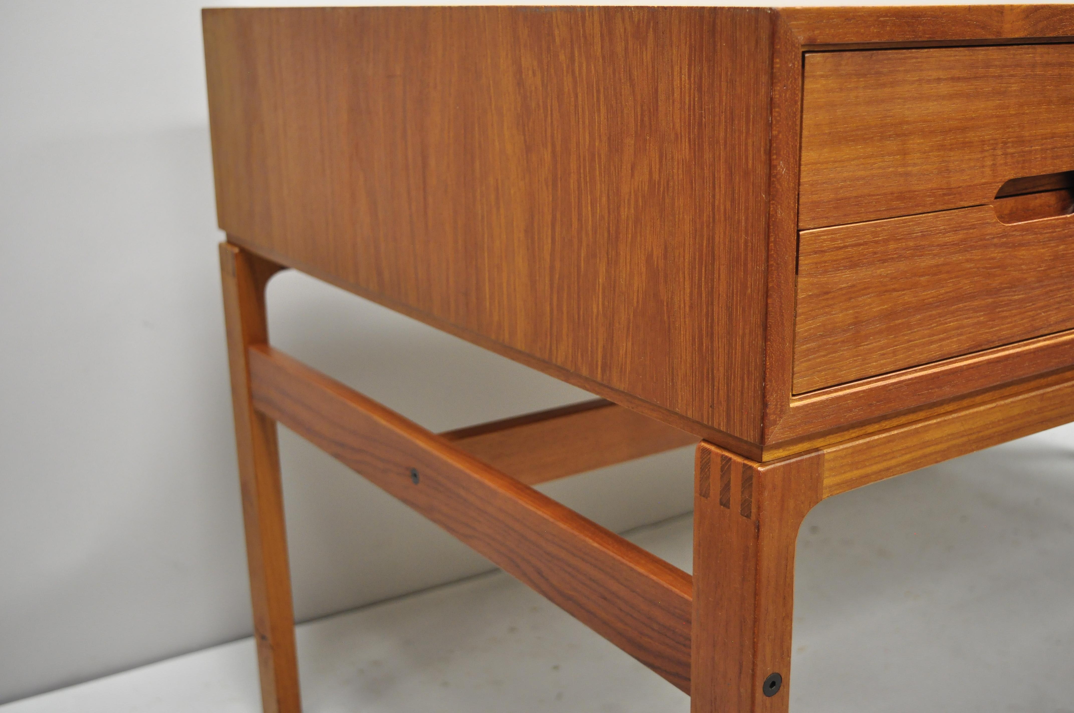 Midcentury Danish Modern Teak Wood Floating Top Writing Desk with Cubby Back In Good Condition In Philadelphia, PA