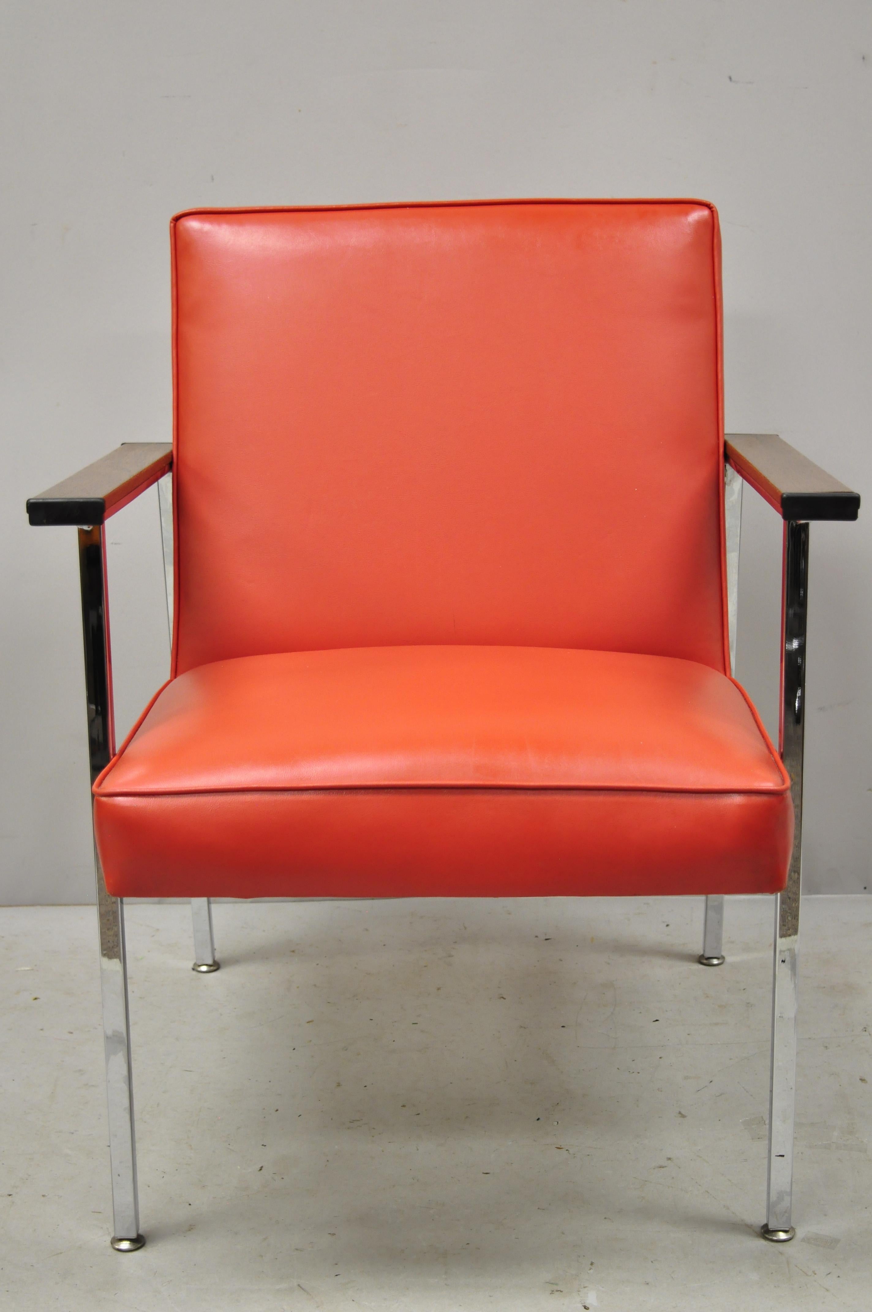 Vintage Mid-Century Modern America office lounge armchair red vinyl by Designcraft Metal Co. Item features original red vinyl upholstery, heavy metal frame, faux wood armrests, original label, very nice vintage item, quality American Craftsmanship,