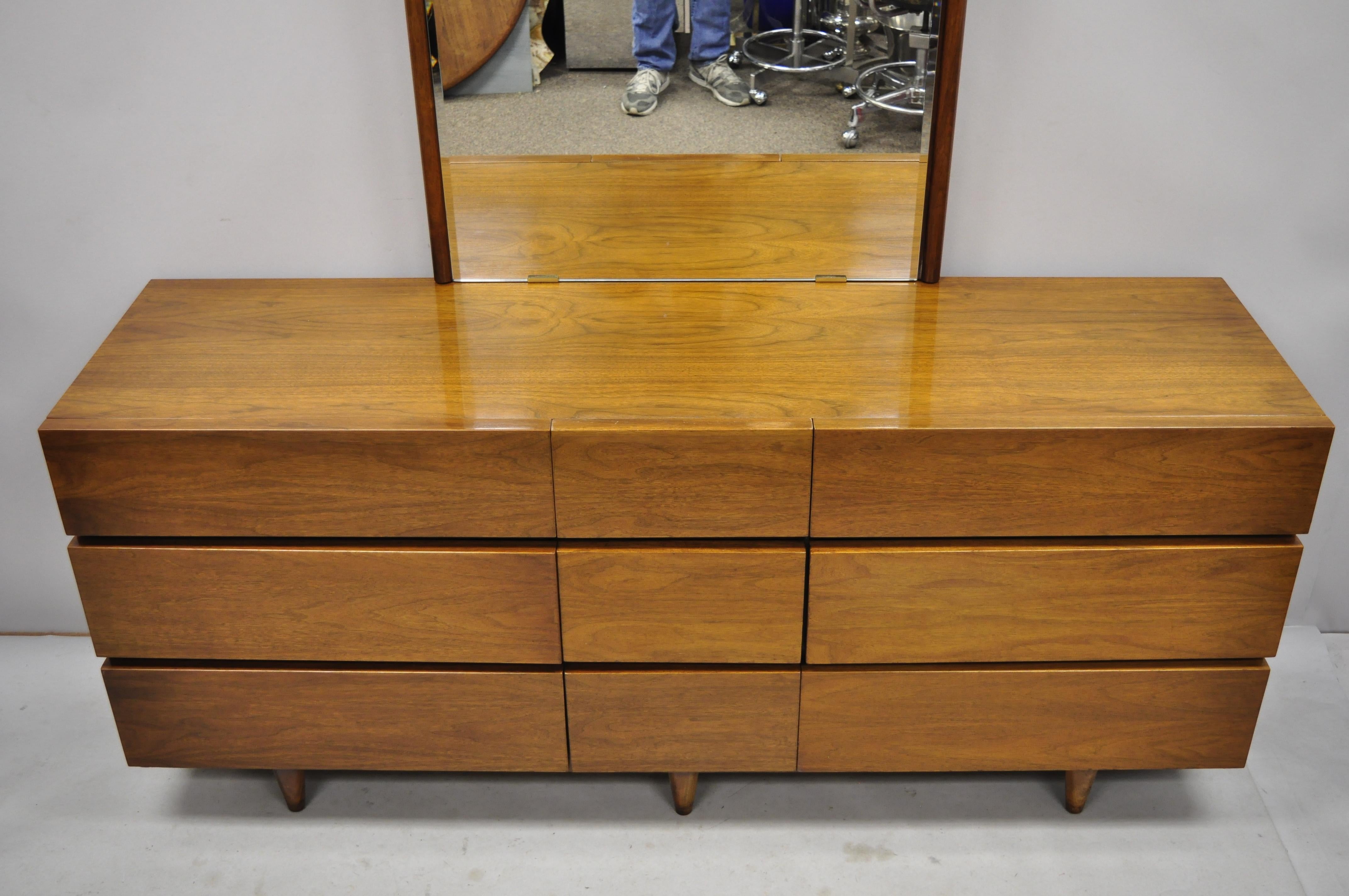 Mid-Century Modern American of Martinsville Walnut Dresser Credenza and Mirror 5