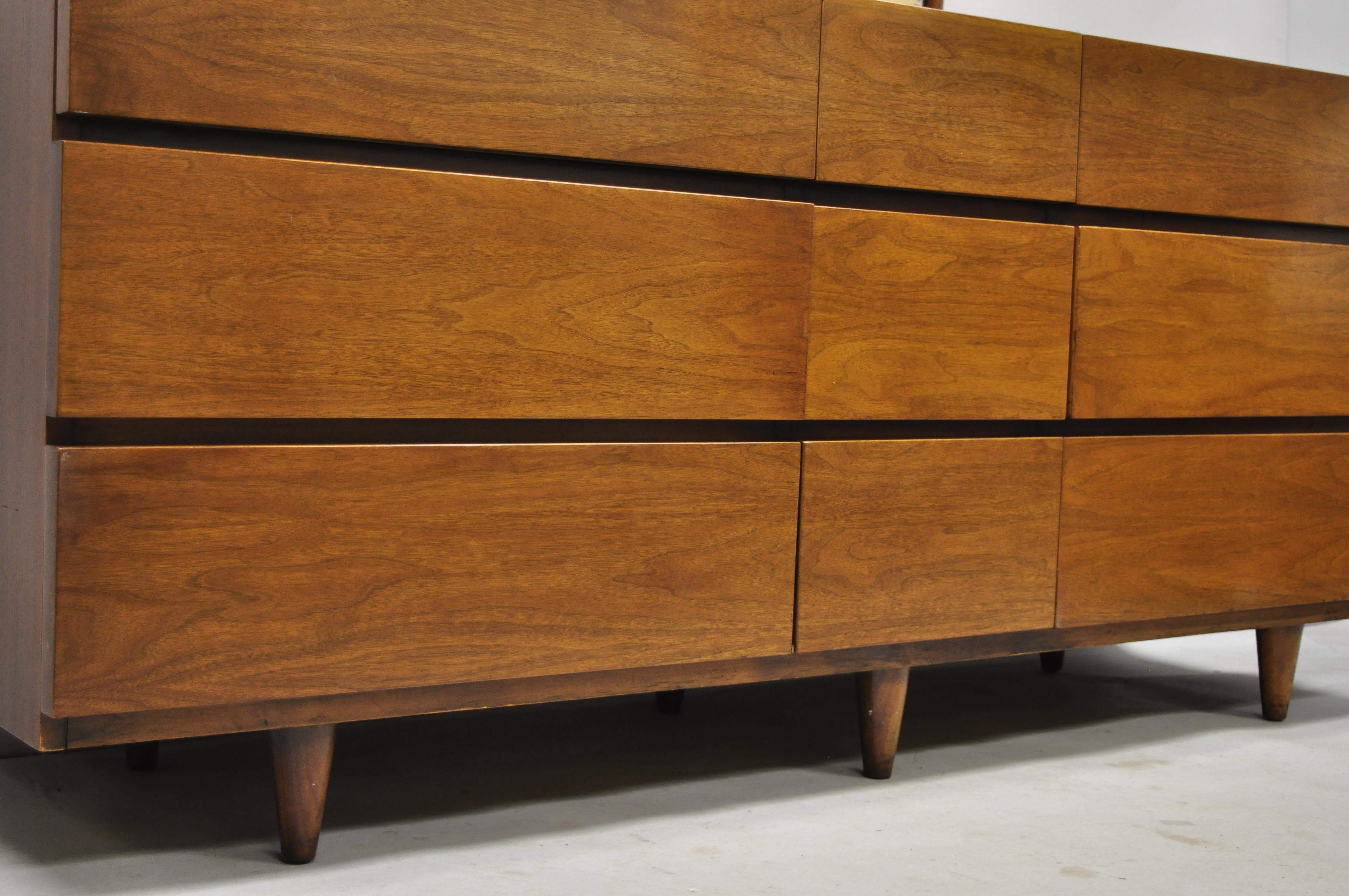 Mid-Century Modern American of Martinsville Walnut Dresser Credenza and Mirror In Good Condition In Philadelphia, PA