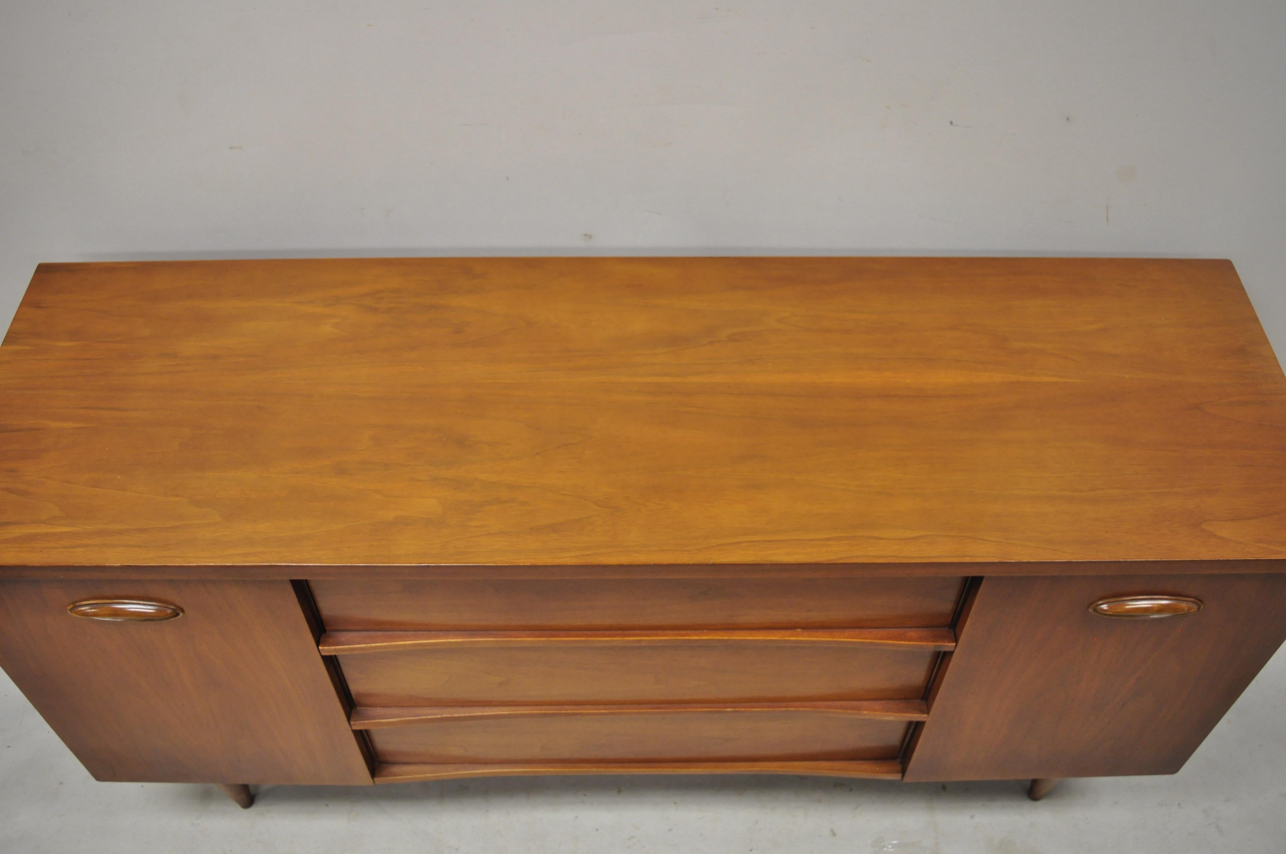 Vintage Mid-Century Modern Danish Style Walnut Credenza Cabinet Sideboard Buffet 5