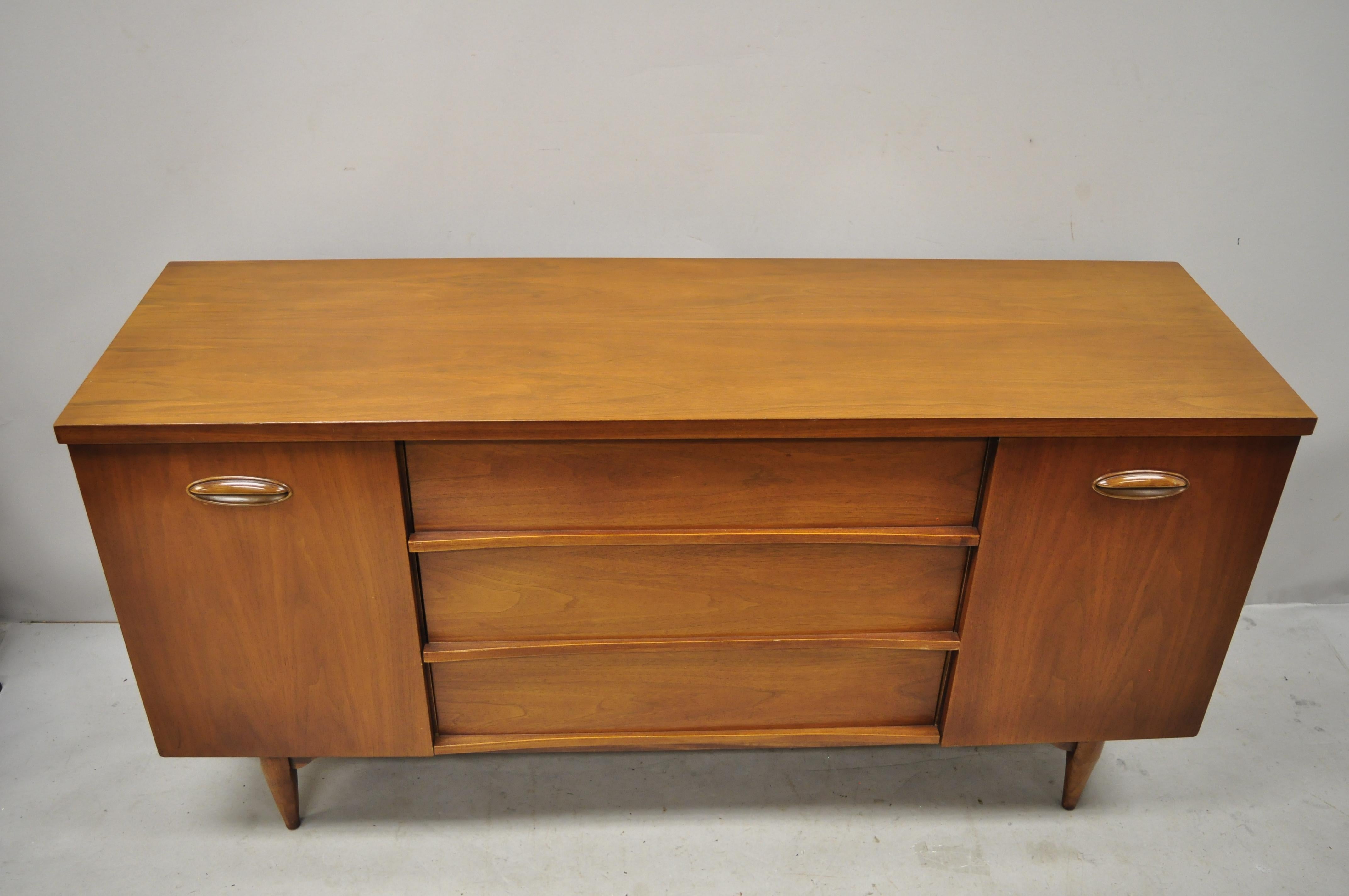 Vintage Mid-Century Modern Danish Style Walnut Credenza Cabinet Sideboard Buffet 1