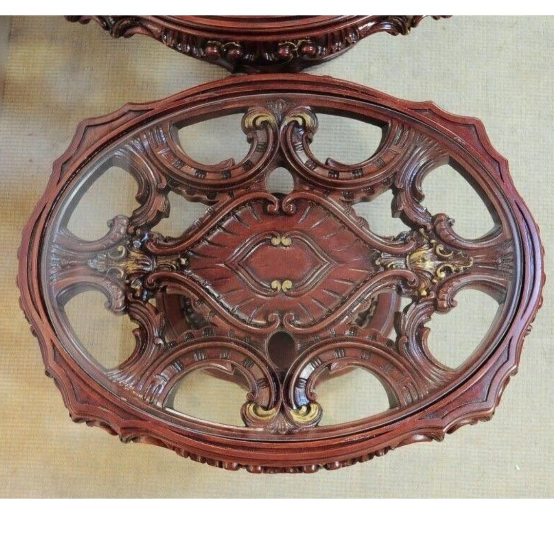 Vtg Mid Century Modern Mittelmeer-Stil geschnitzt Syroco Glasplatte Ende Tische (Neoklassisch) im Angebot