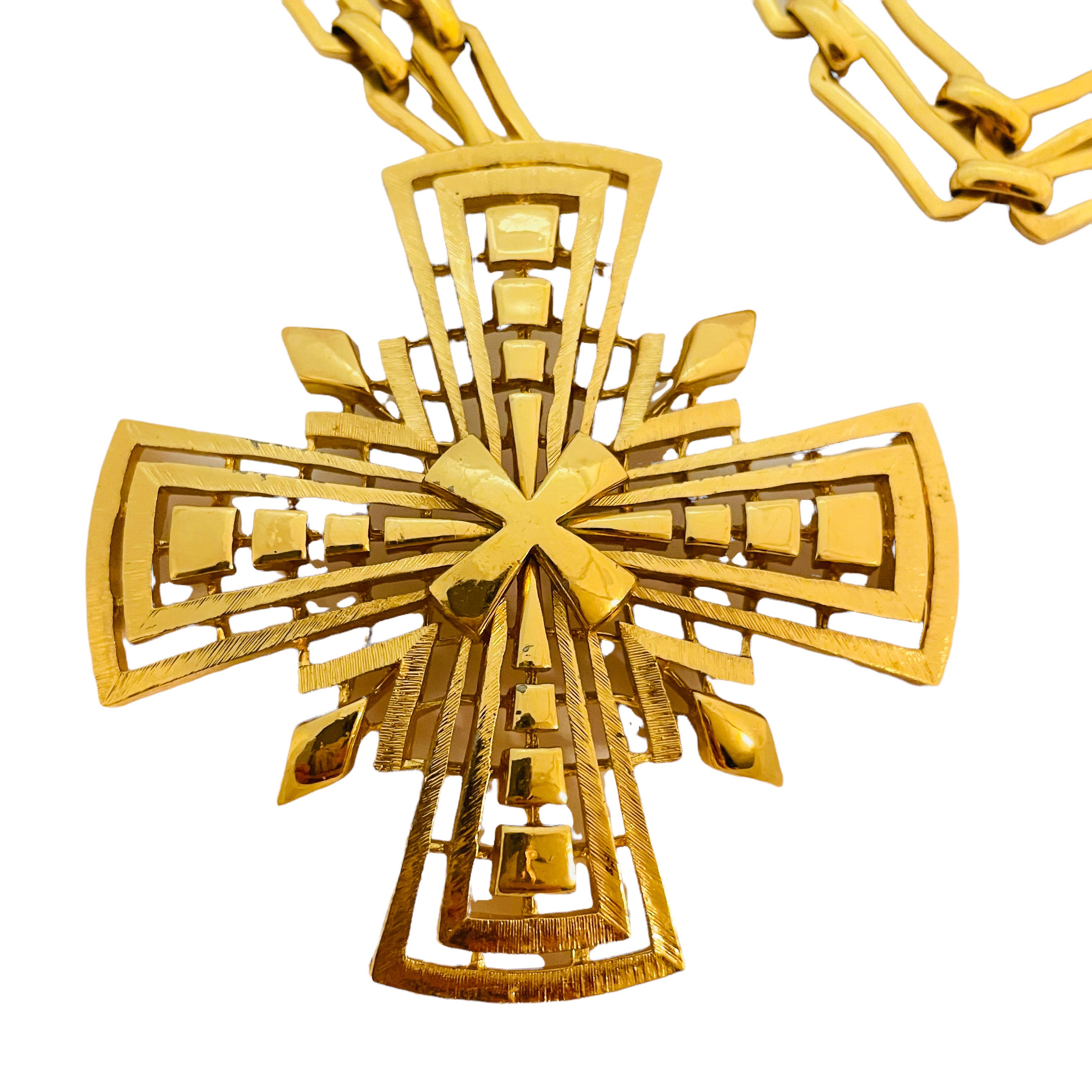 Vtg MONET gold cross pendant chain necklace designer runway In Excellent Condition For Sale In Palos Hills, IL