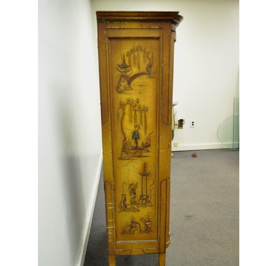 Vtg Oriental Chinese Asian Lacquered Figural Painted Mirrored Cabinet Curio In Good Condition For Sale In Philadelphia, PA