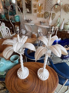 Vtg. Coppia di lampade da tavolo "Palm Beach Tree Leaf" del 1973, restaurate in stile Tole bianco, con cablaggio nuovo