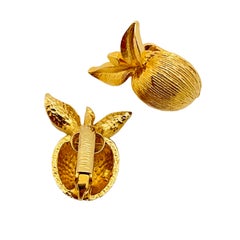 Orecchini a clip SARAH COVENTRY, oro, mela, designer, passerella, vintage